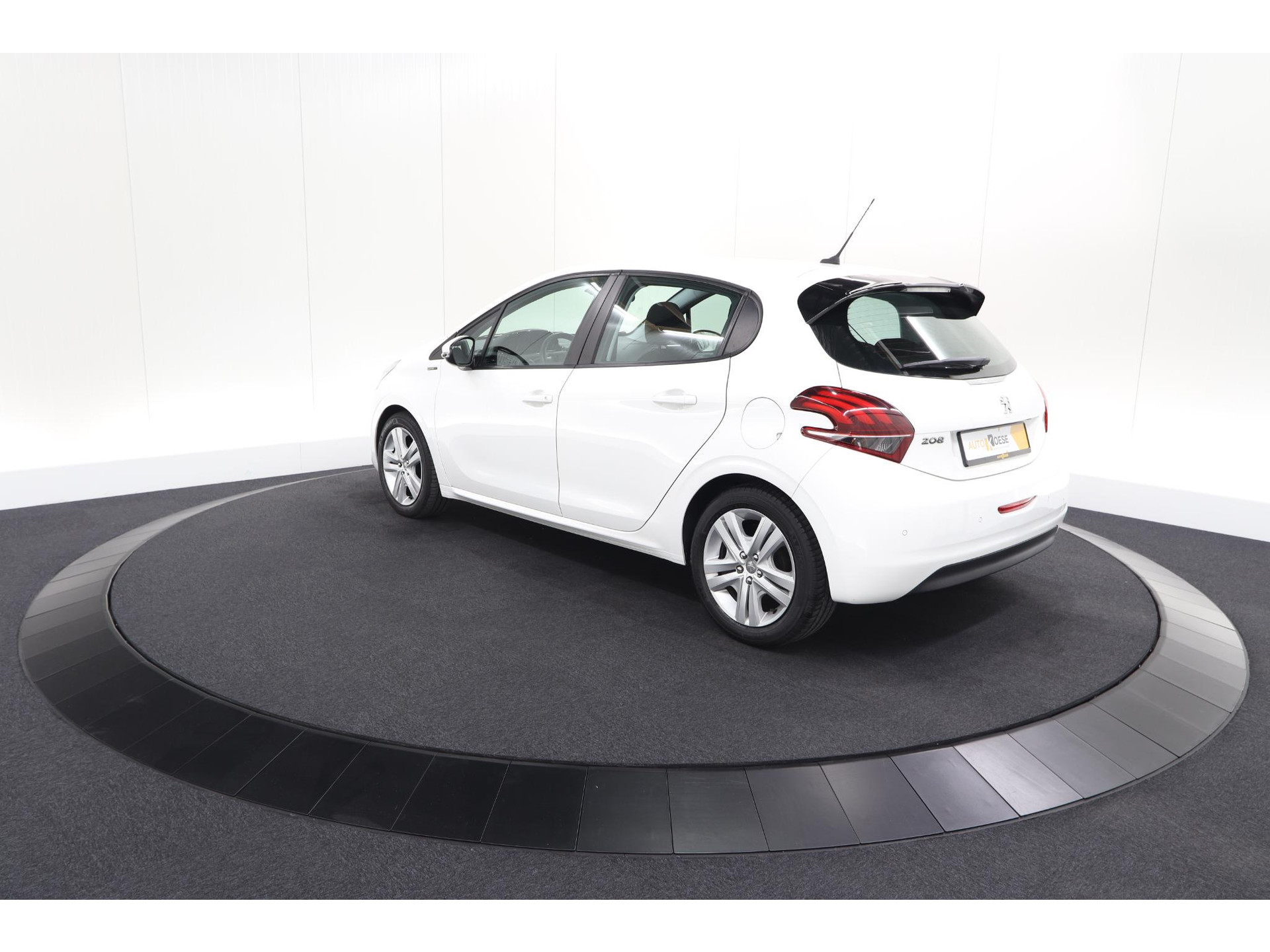 Peugeot 208 PureTech 82 Signature | Parkeersensoren | Apple Carplay | Pack Connect | Armsteun