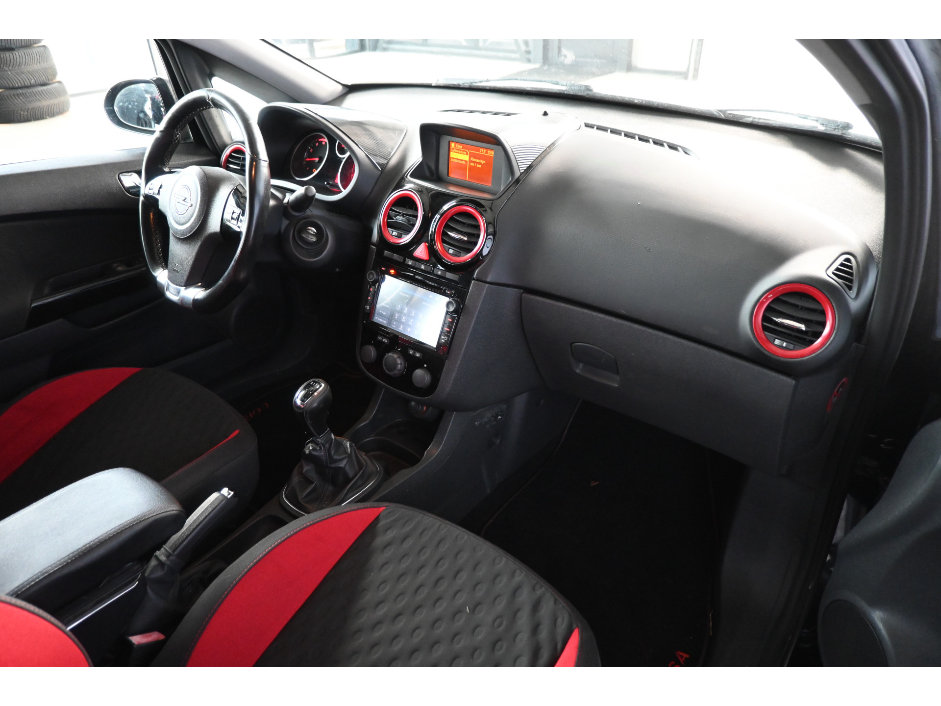 Opel Corsa 1.6-16V GSI 150 PK! Cruise control Lichtmetaal Navigatie Xenon Elektrisch Pakket Inruil Mogelijk!