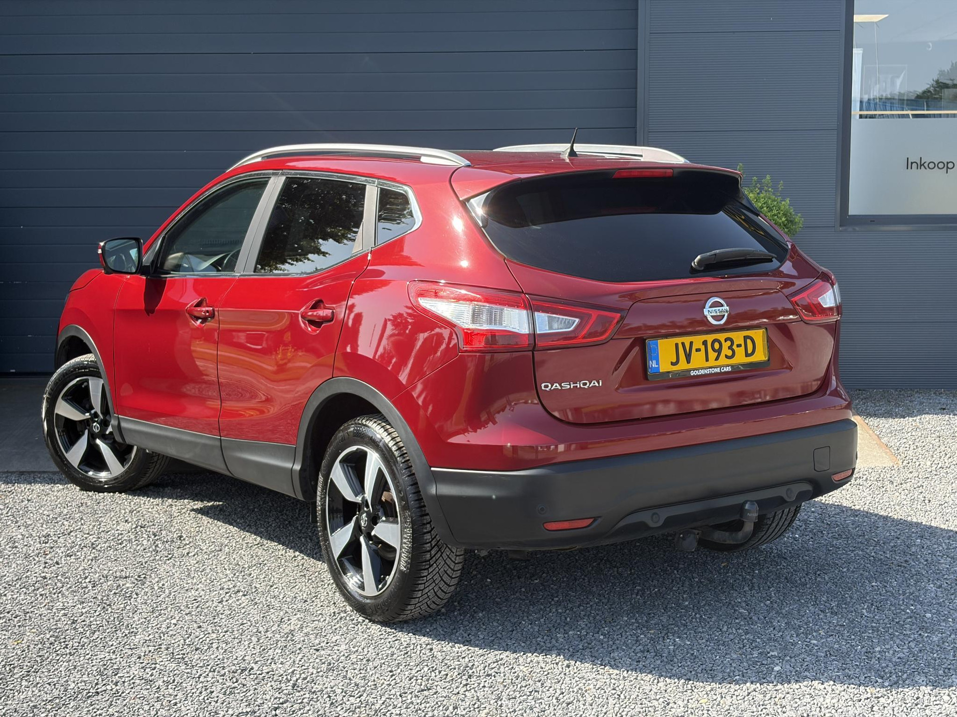 Nissan Qashqai 1.2 N-Connecta 360° Camera,Pano,Trekhaak,Navi,Clima,Cruise,Pdc V+A,Lm velgen,6 Bak,Dakrails,N.A.P,115pk,Apk tot 11-2026