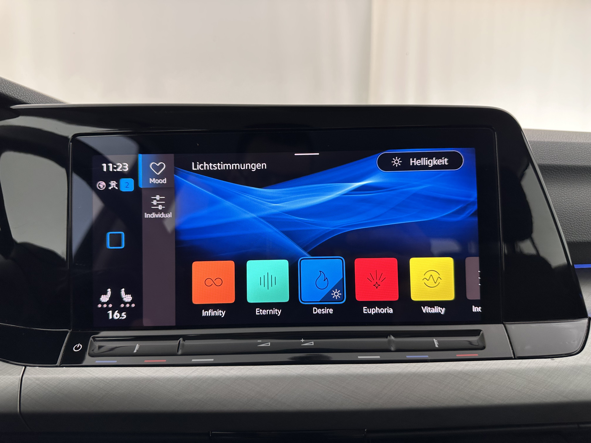 Volkswagen Golf Variant 2.0 TDI Life Business (INCL-BTW)  *FULL-LED | DIGI-COCKPIT | NAVI-FULLMAP | HEATED-COMFORTSEATS | KEYLESS | DAB+ | CARPLAY | ECC | AMBIENT-LIGHT | PDC | 16''ALU*