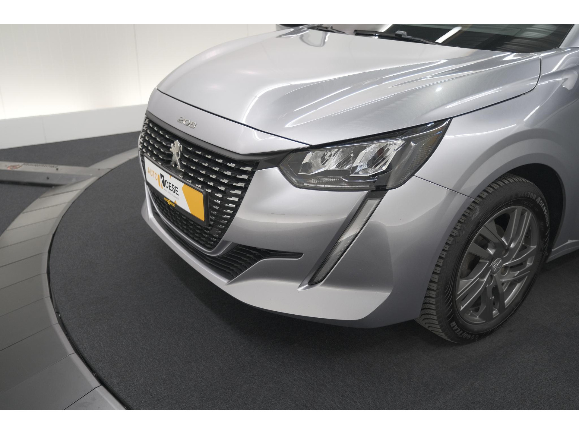 Peugeot 208 PureTech 75 Active Pack | Navigatie | Parkeersensoren | Apple Carplay | Allseason Banden