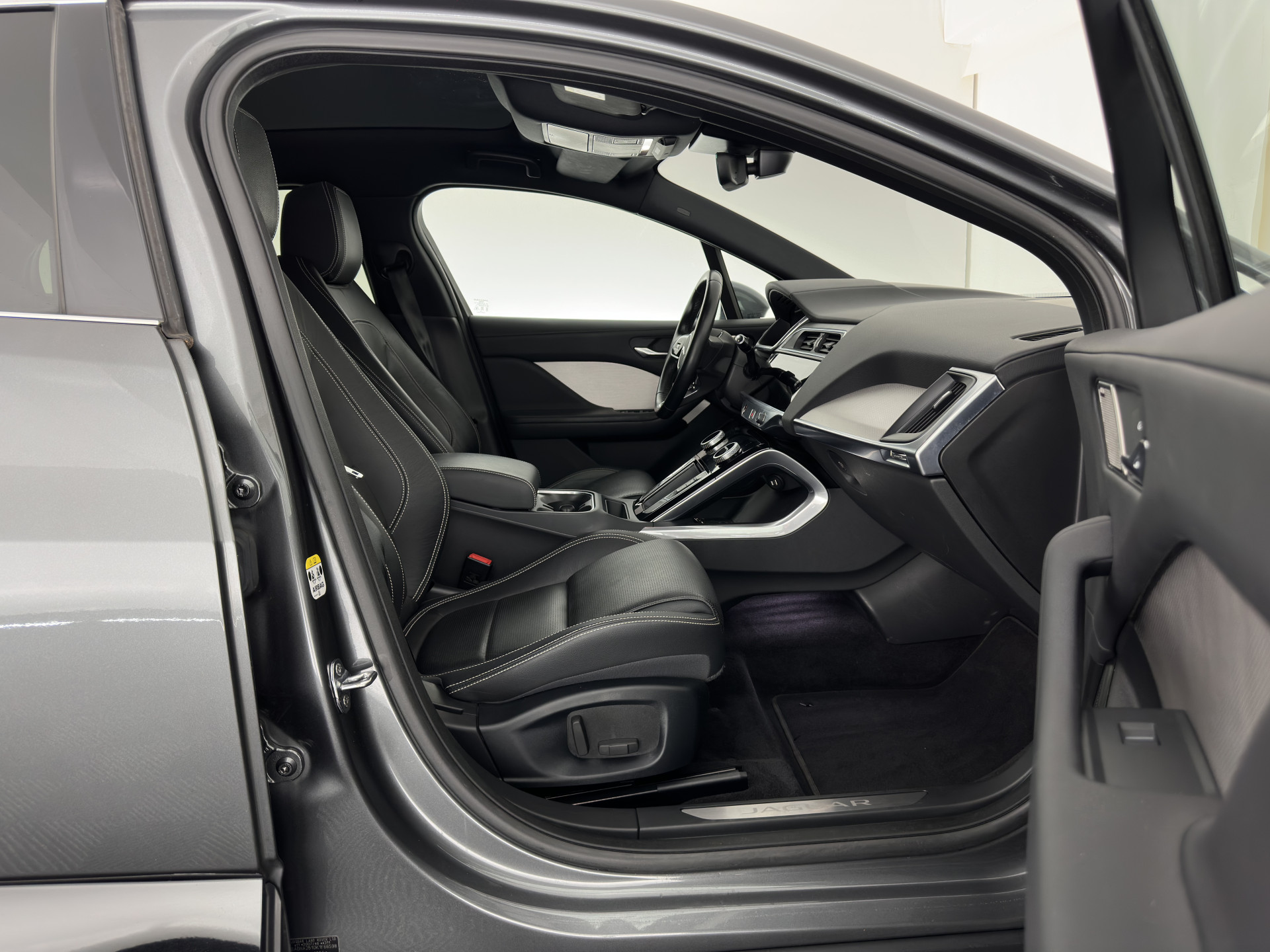 Jaguar I-PACE EV400 HSE 90 kWh AWD (INCL-BTW) *PANO | LEATHER | FULL-LED | MERIDIAN-AUDIO | TOP-VIEW | MEMORY-PACK | BLIND-SPOT | DIGI-COCKPIT | KEYLESS | DAB+ | NAVI-FULLMAP | ECC | HEATED-COMFORTSEATS | PDC | CCS-FASTLOADER