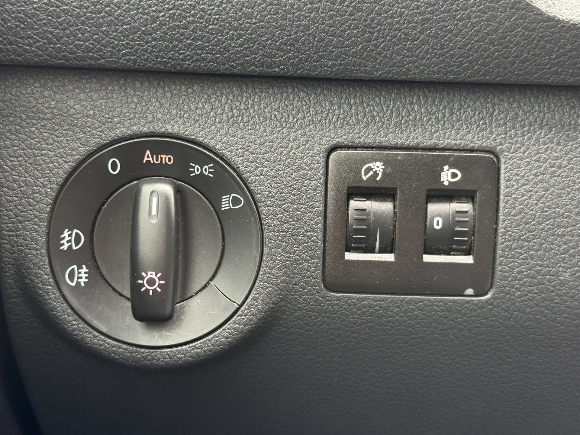 Volkswagen e-Caddy 37kWh 113PK L2H1 Elektrisch Caddy ABT Maxi 37,3kWh 159km WLTP LED Trekhaak Airco Stoelverwarming Parkeersensoren