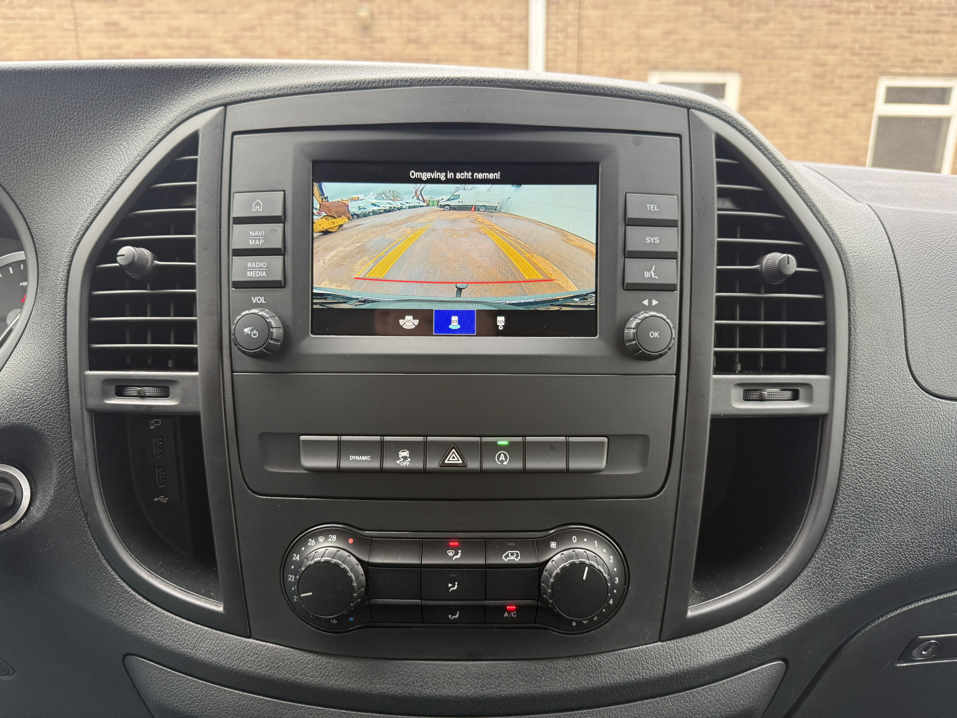 Mercedes-Benz Vito 114 1.9 CDI Automaat L2H1 Achterklep Climate Control Cruise Control Trekhaak Carplay Camera