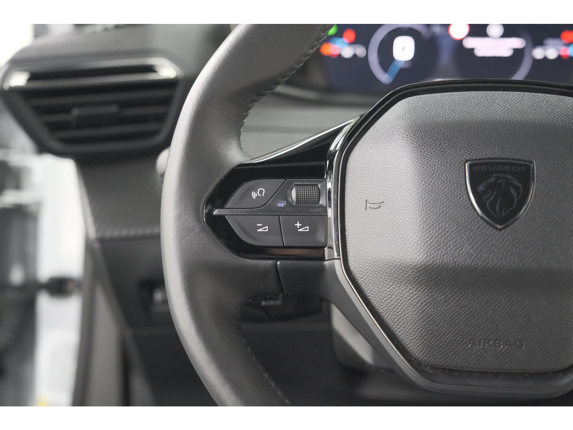 Peugeot 2008 PureTech 100 Allure | Apple Carplay | Parkeersensoren | Climate Control | Cruise Control