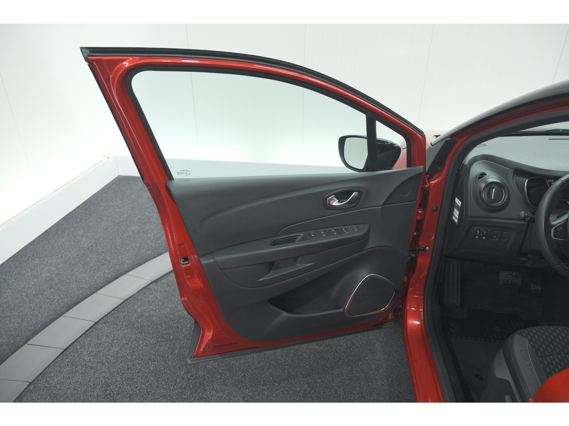 Renault Captur TCe 120 EDC Intens | Trekhaak | Camera | Navigatie | Parkeersensoren