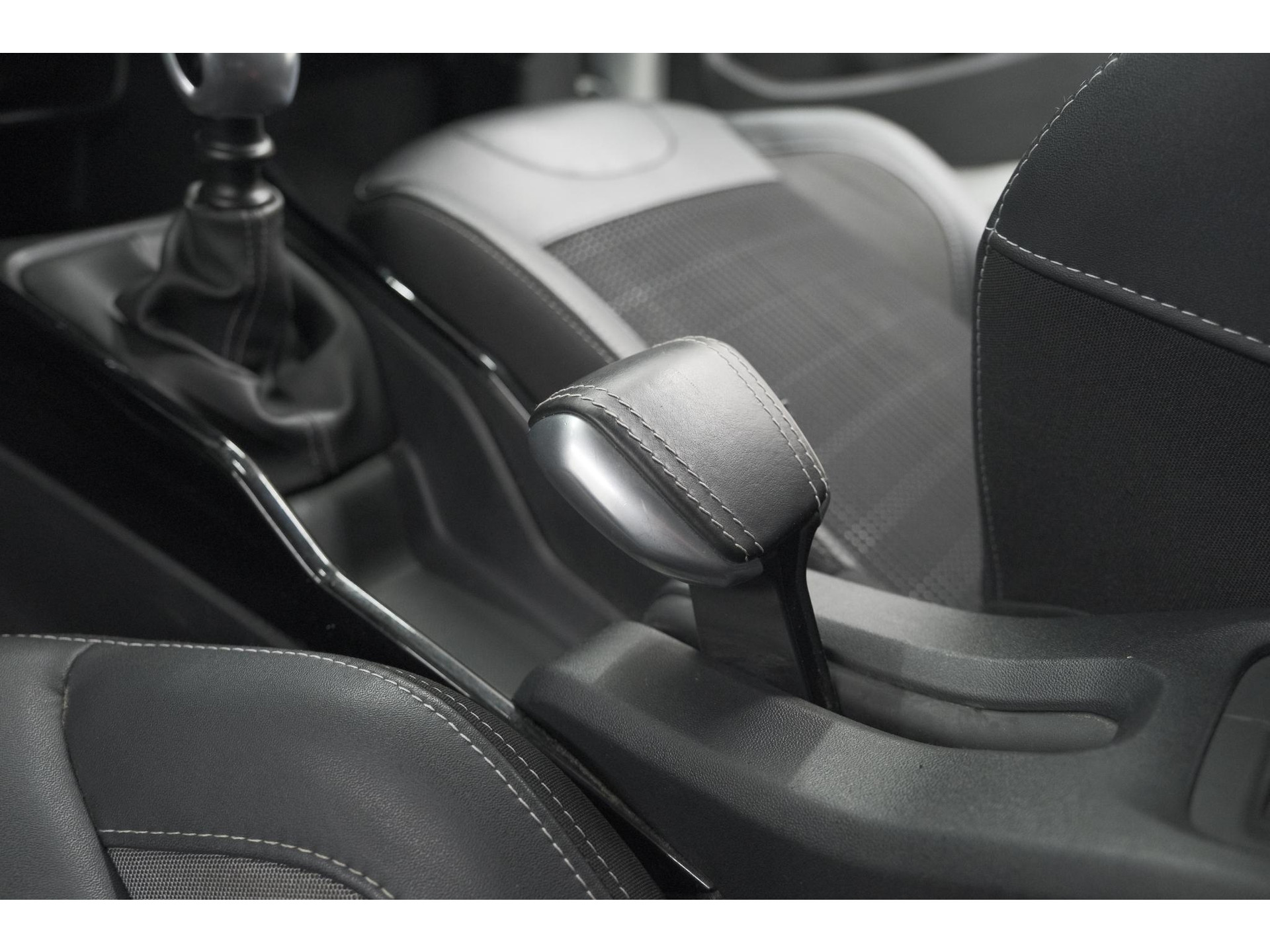 Peugeot 2008 PureTech 130 Allure | Camera | Apple Carplay | Parkeersensoren | Navigatie
