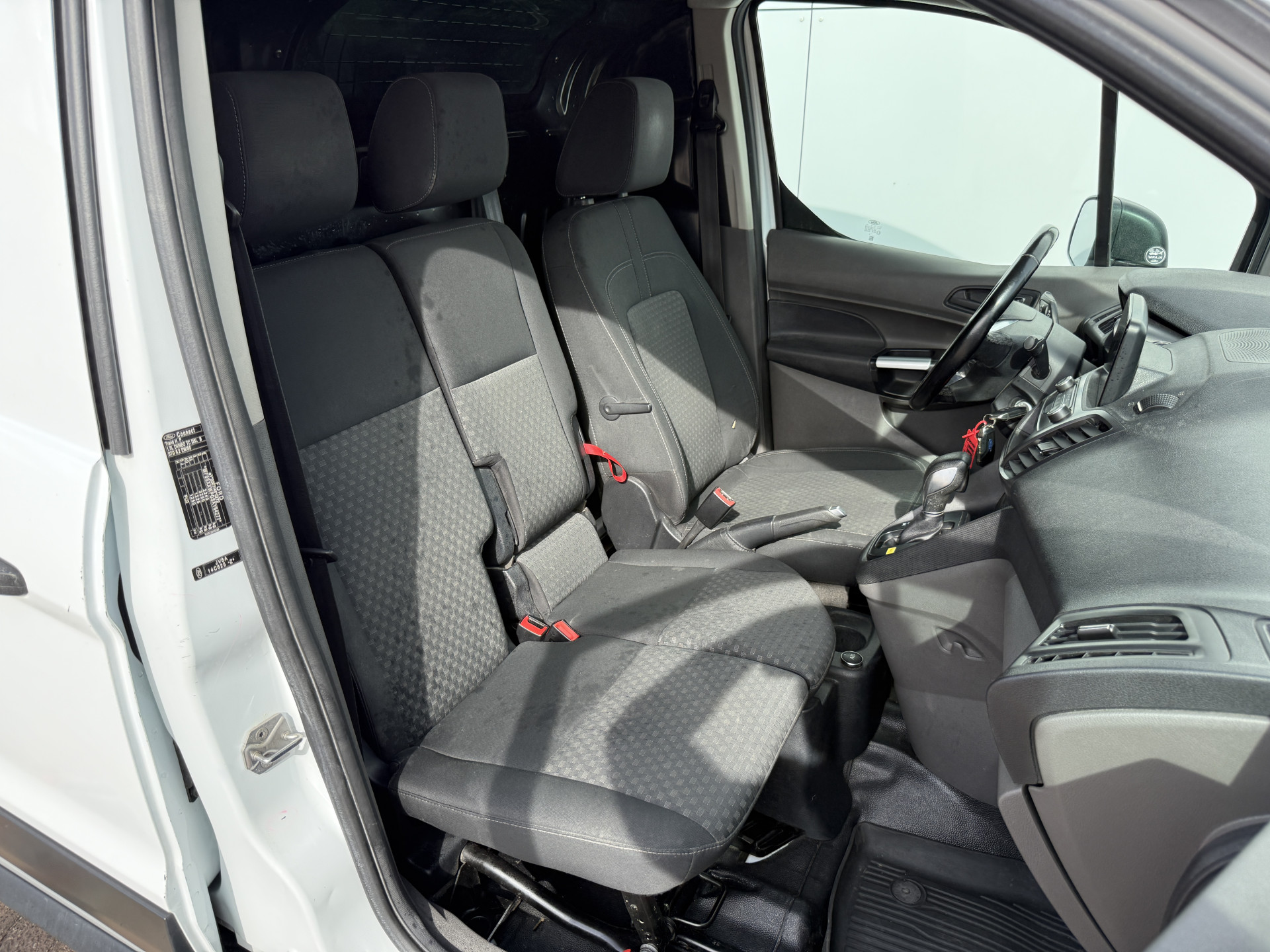 Ford Transit Connect 1.5 TDCI 100PK L2 Automaat Trekhaak Carplay Camera Airco Cruise Control Camera Parkeersensoren Achter Stoelverwarming