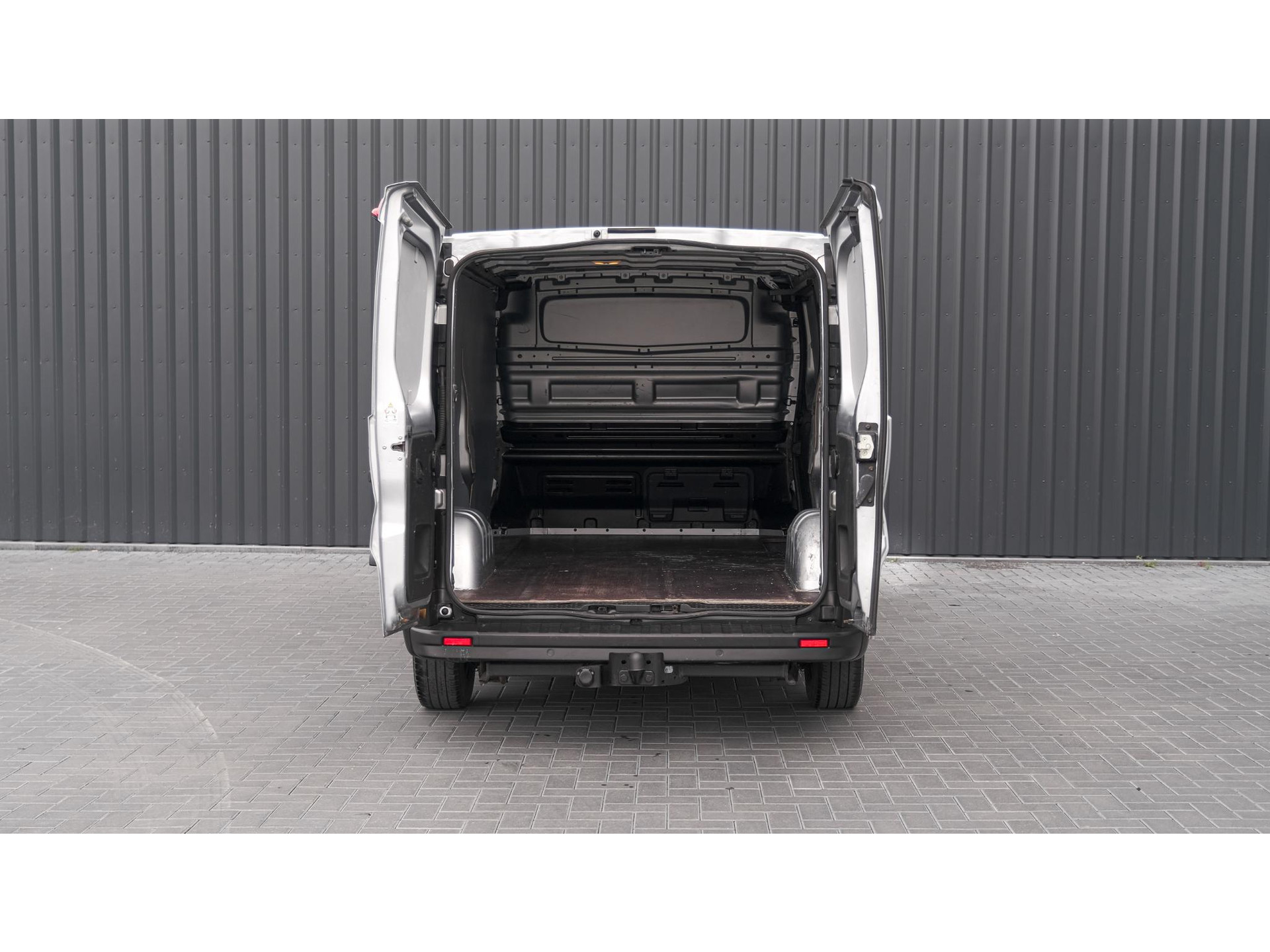 Nissan Primastar 2.0 dCi L2H1 Acenta | METEEN KLAAR VOOR ELKE KLUS! | Trekhaak | Camera | Vloerplaat