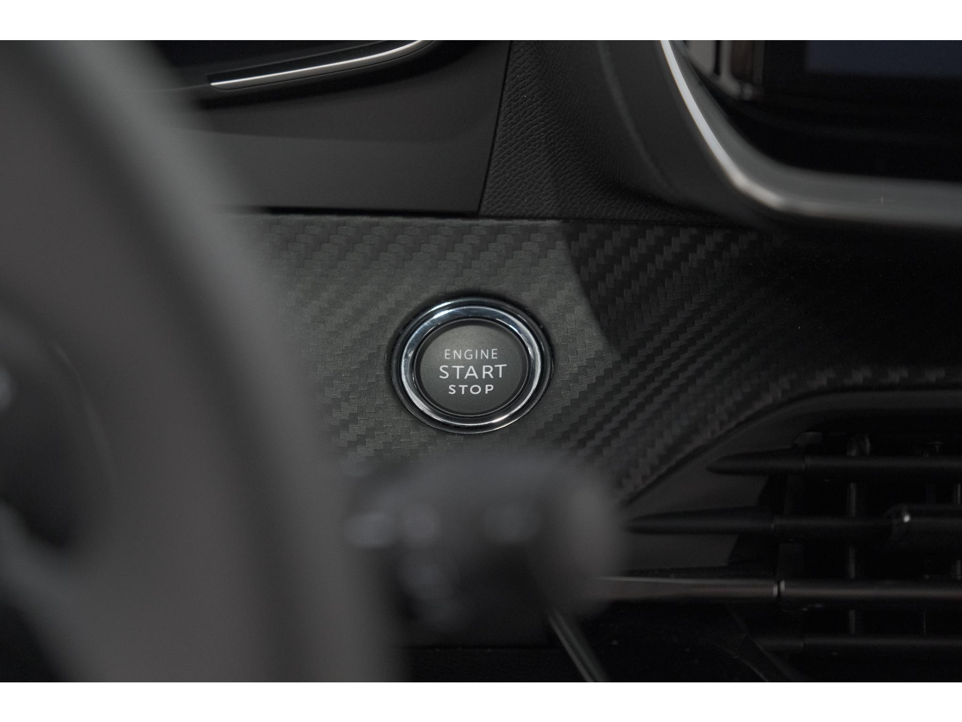 Peugeot 2008 Hybrid 145 e-DCS6 Allure | 360 Camera | Adaptieve Cruise Control | Navigatie | Dodehoekdetectie