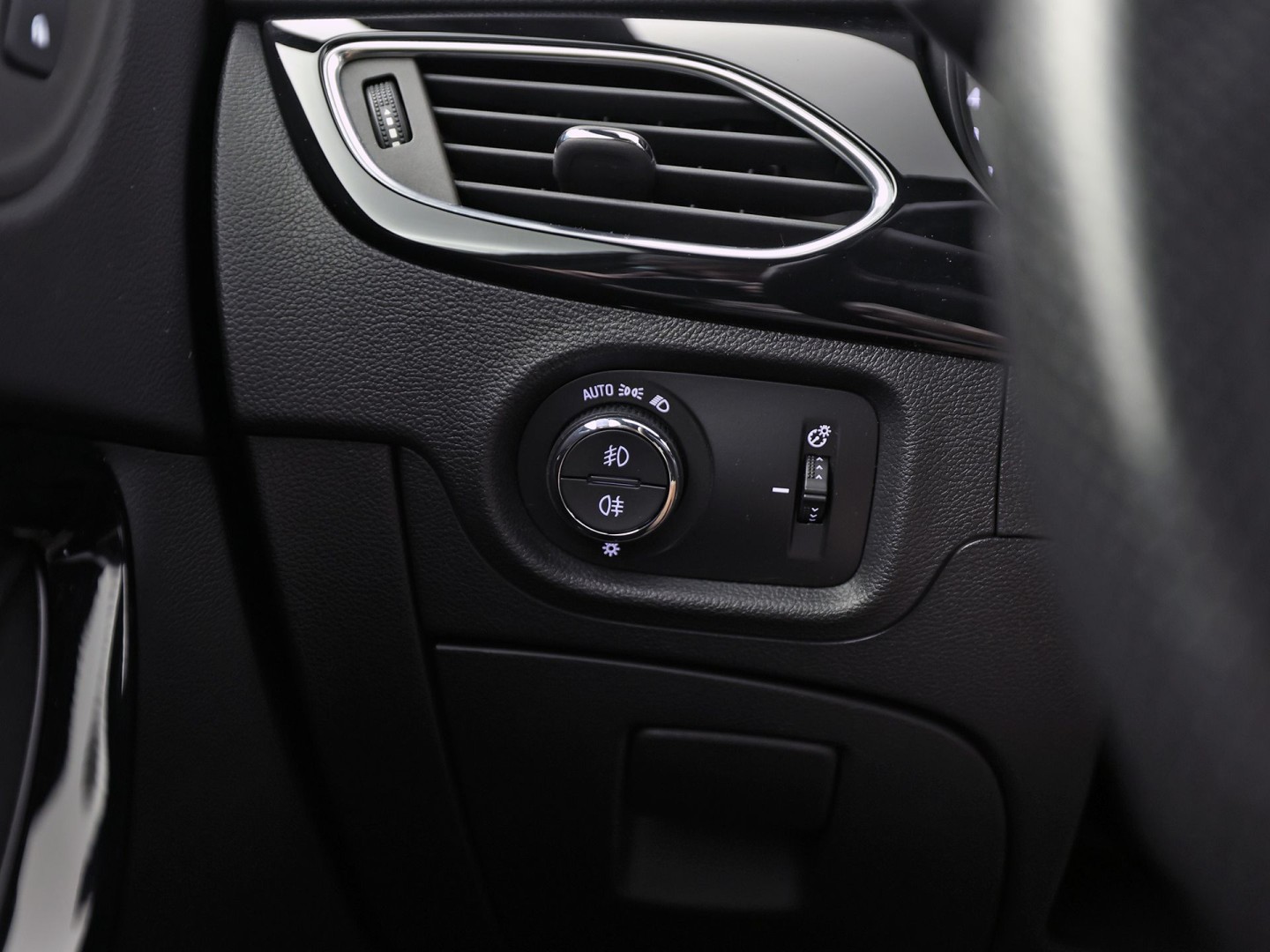 Opel Astra Sports Tourer 1.2 Launch Sport (VIRTUAL COCKPIT, APPLE CARPLAY, GROOT NAVI, CAMERA, STUUR/STOELVERWARMING, SPORTSTOELEN, GETINT GLAS, ADAPTIVE CRUISE, ZWART HEMEL, NIEUWSTAAT)