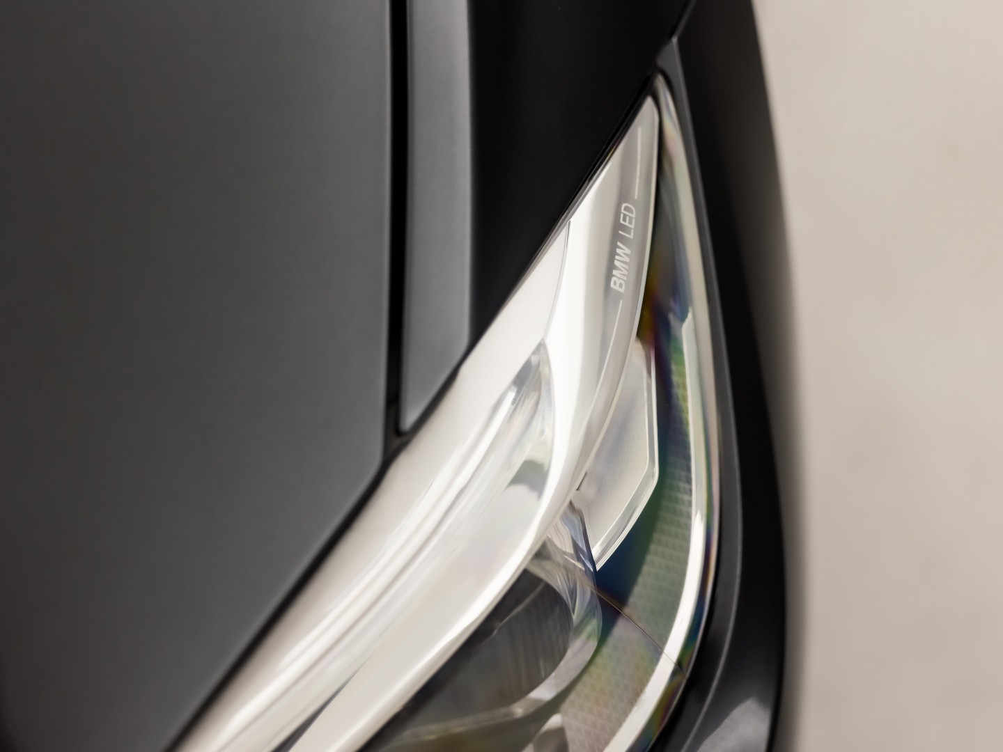BMW 3 Serie 320i M Sport High Executive 184Pk Automaat (GROOT NAVI, DEALER ONDERHOUDEN, CLIMATE, LEDER, STOELVERWARMING, SPORTSTOELEN, PARKEERSENSOREN, GETINT GLAS, NIEUWSTAAT)