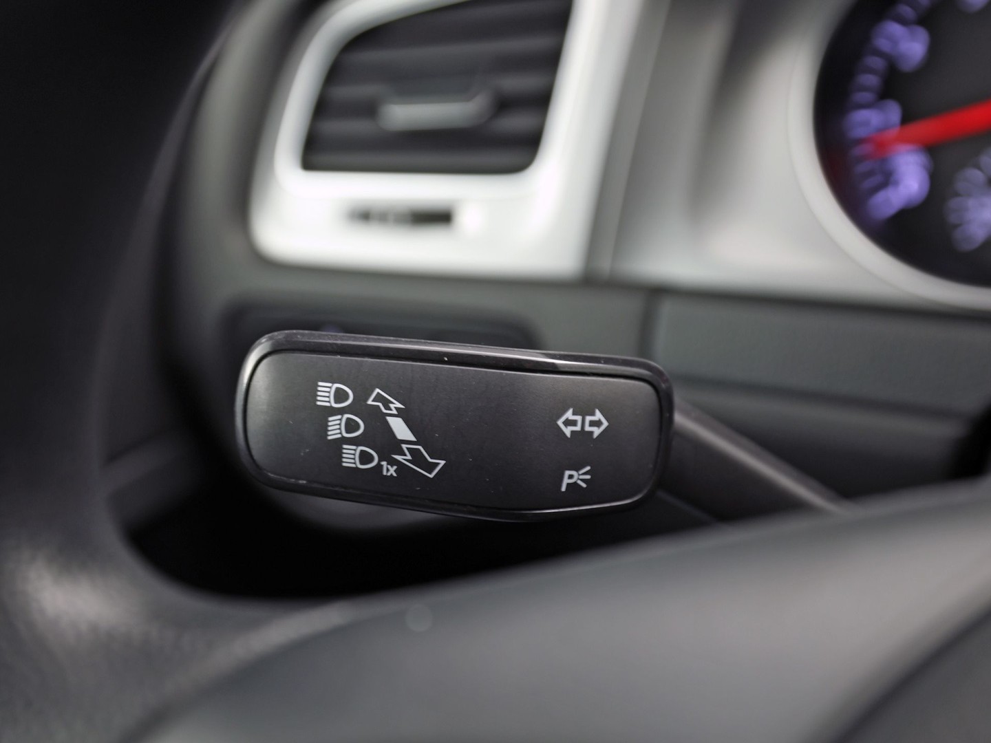 Volkswagen Golf Variant 1.2 TSI Sport (NAVIGATIE, BLUETOOTH, CLIMATE, NAP, TREKHAAK, SPORTSTOELEN, ARMSTEUN, LM VELGEN, ELEK PAKKET, NIEUWSTAAT)