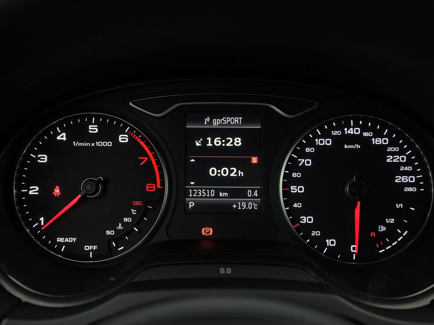 Audi A3 Sportback 1.4 TFSI S-Line Sport Automaat (NAVIGATIE, CLIMATE, LEDER/ALCANTARA, KEYLESS, SPORTSTOELEN, STOELVERWARMING, GETINT GLAS, CRUISE, NIEUWSTAAT)