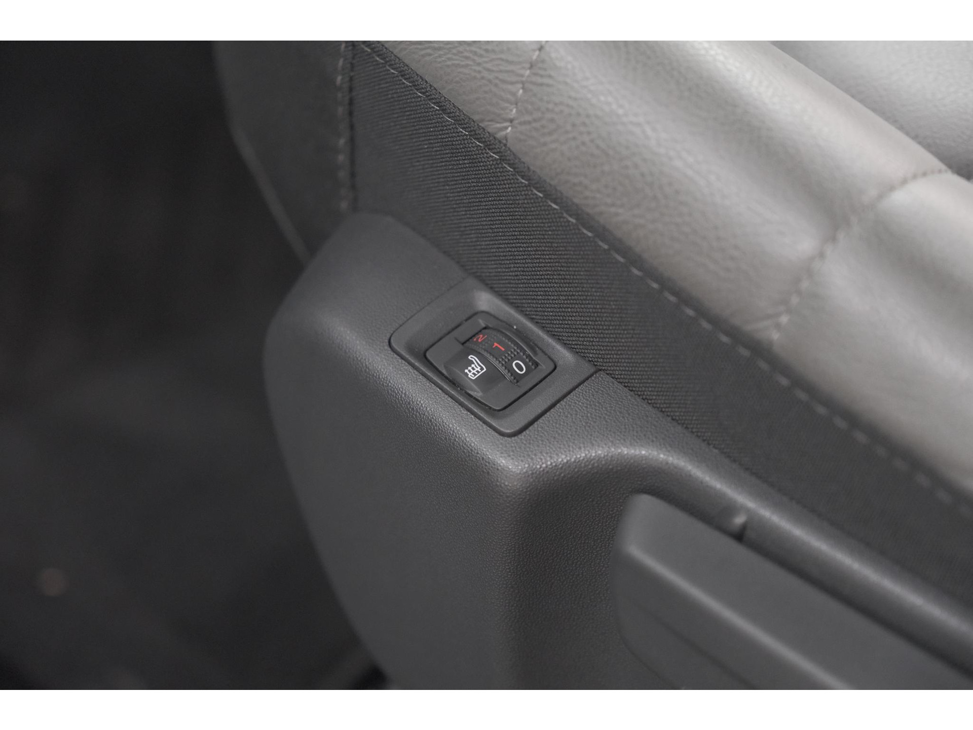 Citroen C3 Aircross PureTech 130 EAT6 Shine | Schuif-/Kanteldak | Camera | Dodehoekdetectie | Head-Up Display