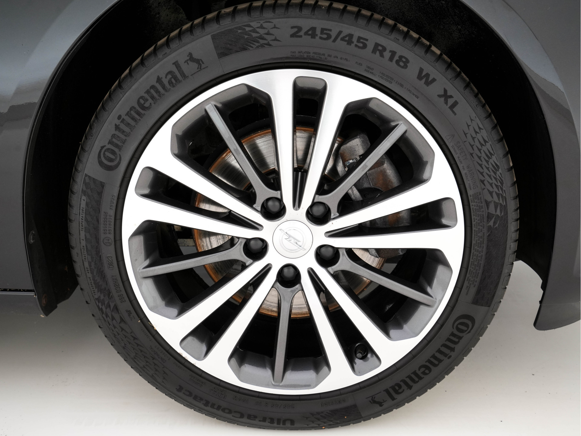 Opel Insignia Sports Tourer 1.5 Turbo Business Executive Aut. *NAVI-FULLMAP | LEATHER-FABRIC | KEYLESS | DAB+ | SPORT-SEATS  | ECC | PDC | CRUISE | TOWBAR | CARPLAY | 18''ALU*