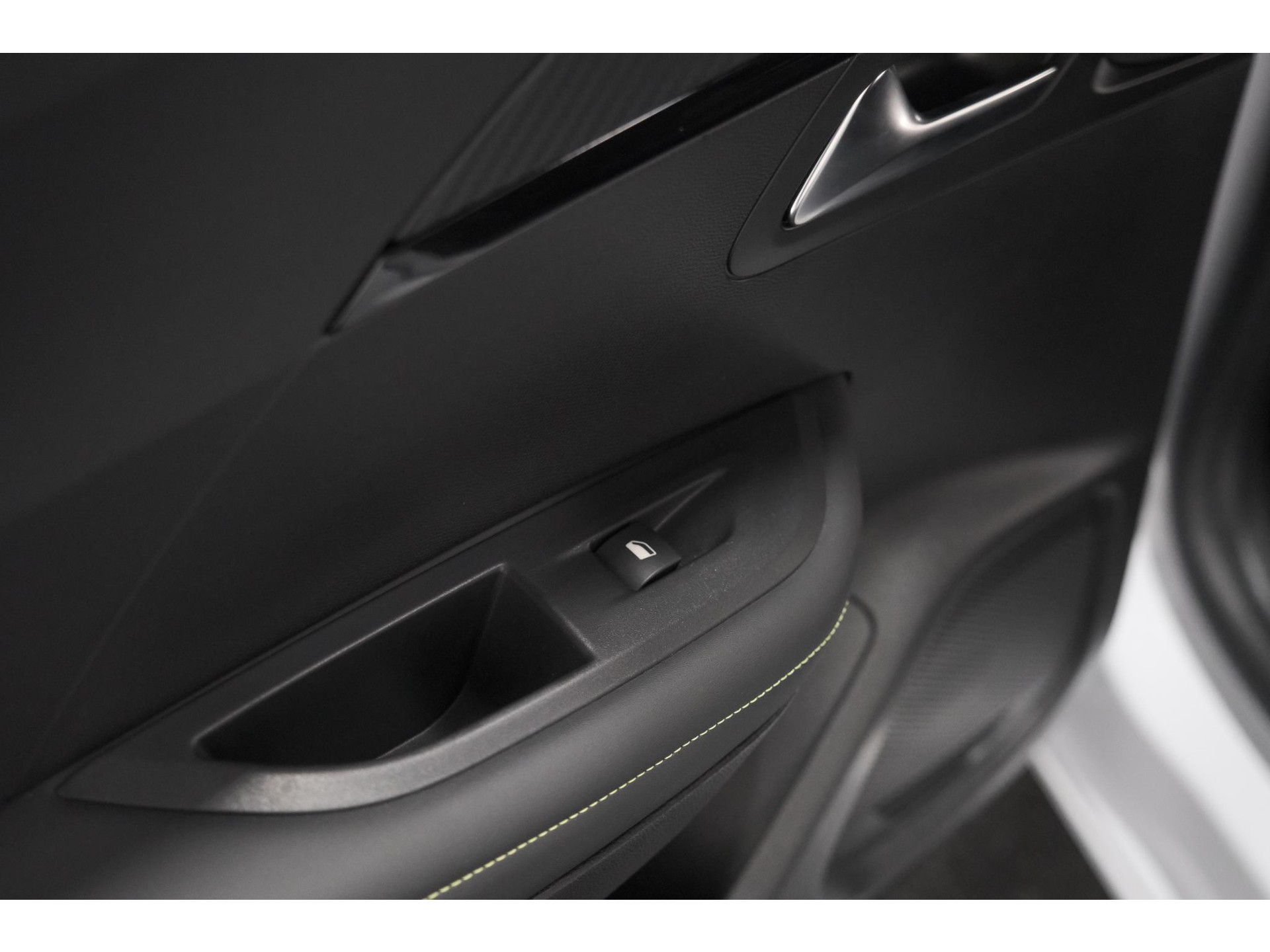 Peugeot 2008 PureTech 130 EAT8 GT | 360 Camera | Stoelmassage | Adaptieve Cruise Control | Dodehoekdetectie
