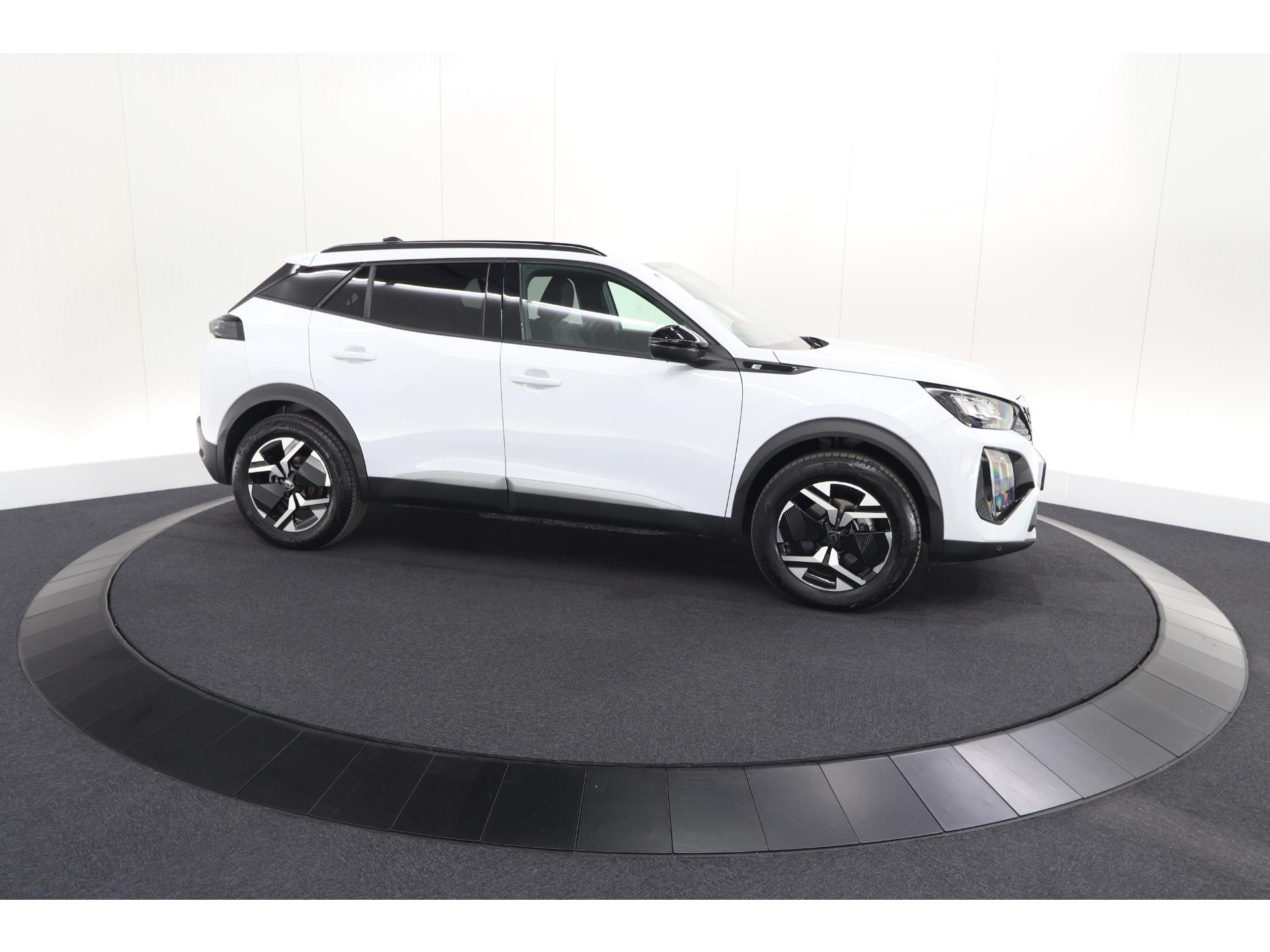 Peugeot e-2008 EV Allure 54 kWh | 97,9% SOH | 11 KW Lader | Apple Carplay | Parkeersensoren