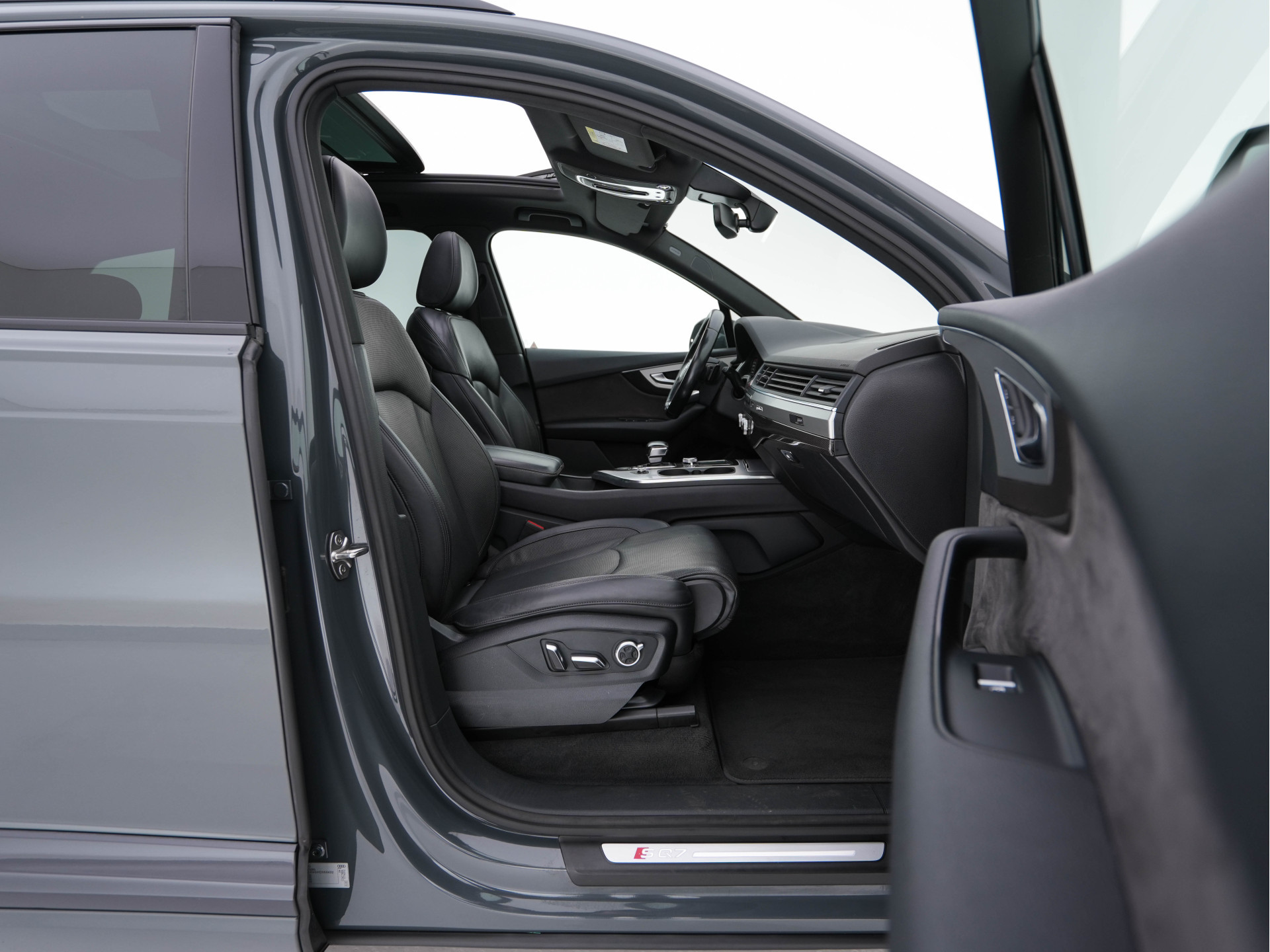 Audi SQ7 4.0 TDI Quattro Pro Line + Aut. *PANO | LUXURY-LEATHER | FULL-LED | DIGI-COCKPIT | BOSE-SOUND | KEYLESS | CAMERA | NAVI-FULLMAP | HEATED/VENTILATED-COMFORTSEATS | SHIFT-PADDLES | CARBON-INLAY | ECC | ADAPTIVE-CRUISE |