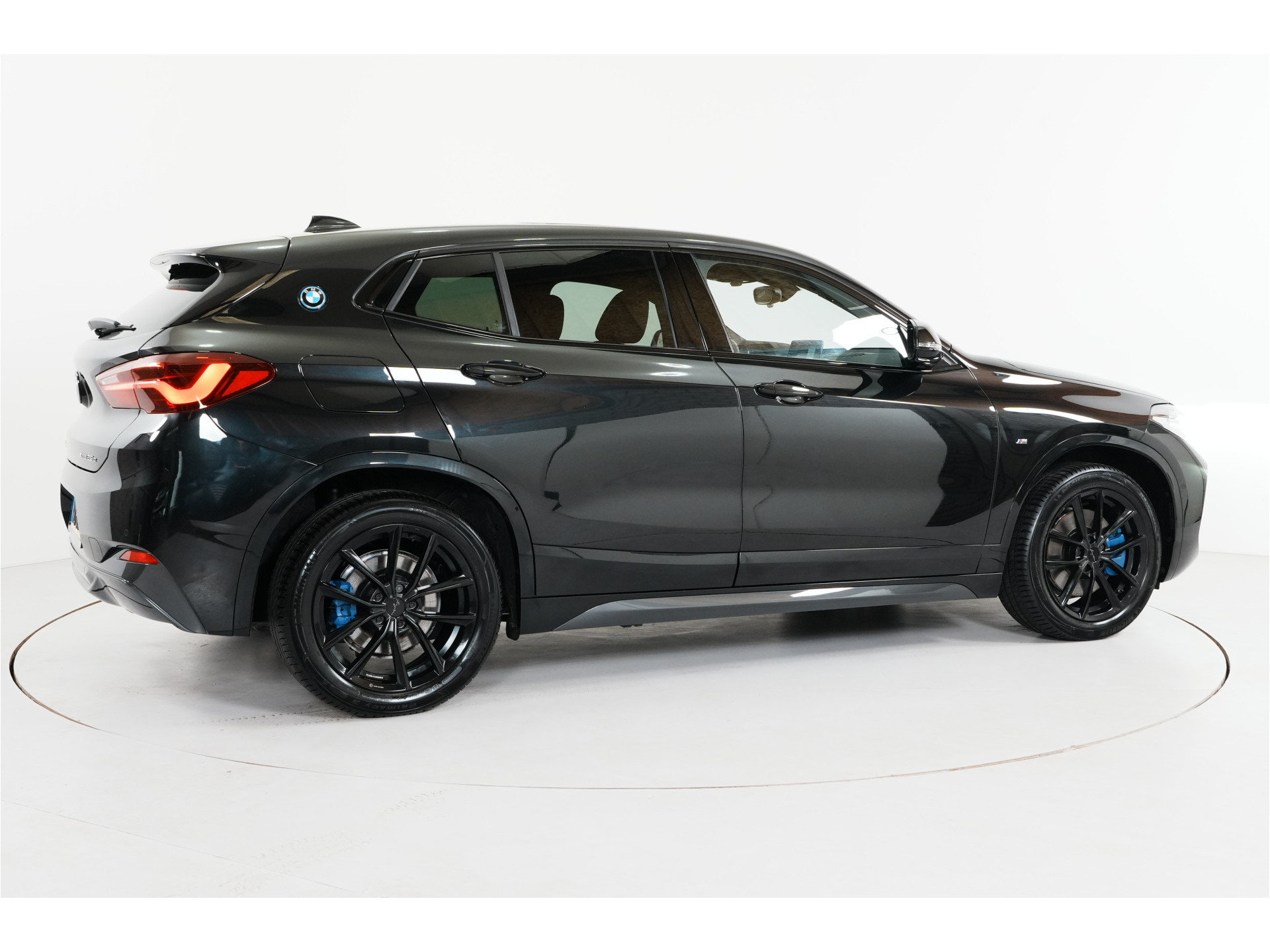 BMW X2 xDrive25e PHEV 220 pk | SOH 93% | M Sport | Pano | Leder | Head-up |