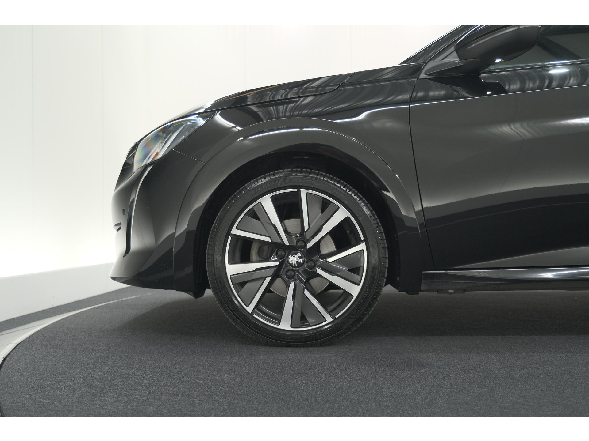 Peugeot 208 PureTech 130 EAT8 GT-Line | Camera | Adaptieve Cruise Control | Stoelverwarming | Navigatie