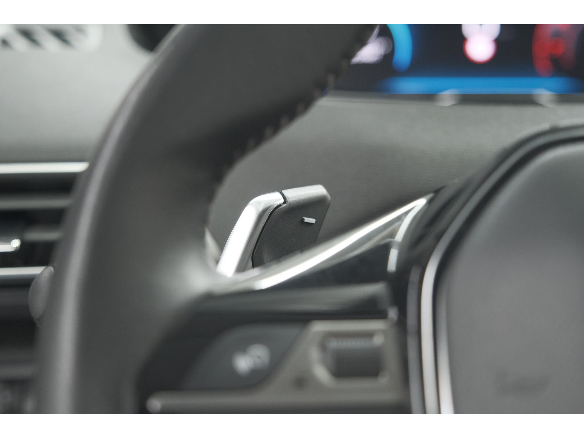 Peugeot 5008 PureTech 130 EAT8 Active Pack | 7 Zitplaatsen | Apple Carplay | Parkeersensoren | Navigatie