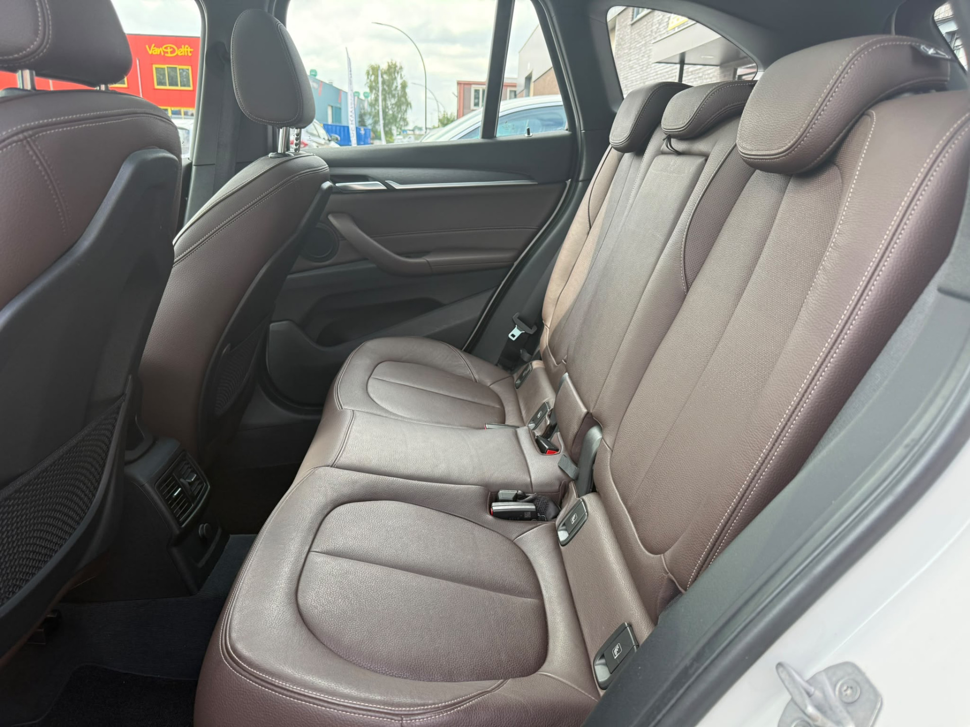 BMW X1 xDrive20i xLine | 3E EIGENAAR | 3/6/12MND GARANTIE| PANO DAK | HEAD UP | LEDER | NAVI |