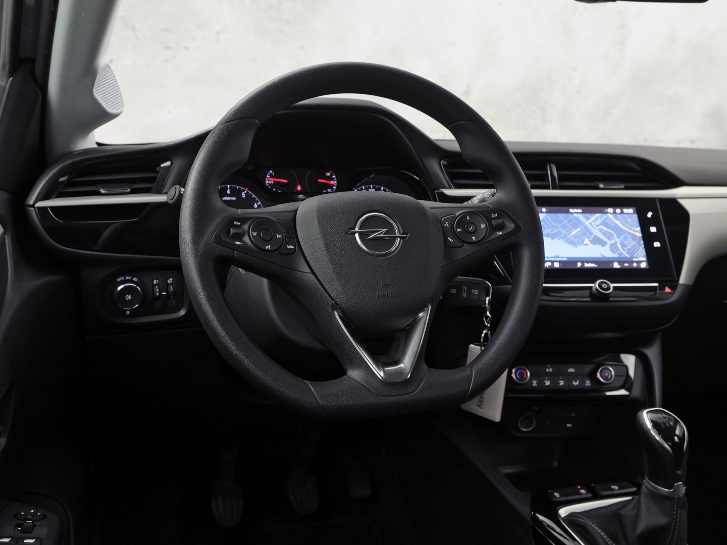 Opel Corsa 1.2 Sport (APPLE CARPLAY, GROOT NAVI, 360 CAMERA, SPORTSTOELEN, LM VELGEN, CRUISE, NIEUWSTAAT)