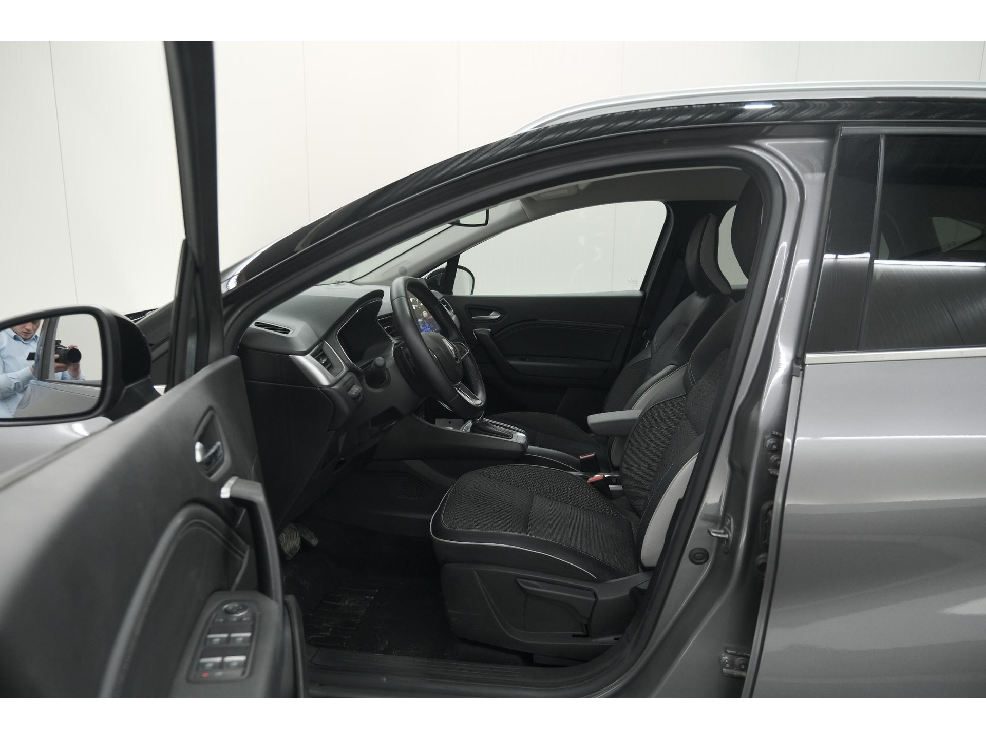 Renault Captur Mild Hybrid 140 EDC Techno | 360 Camera | 9.3 Inch Navigatie | Apple Carplay | 18 Inch Lichtmetalen Velgen