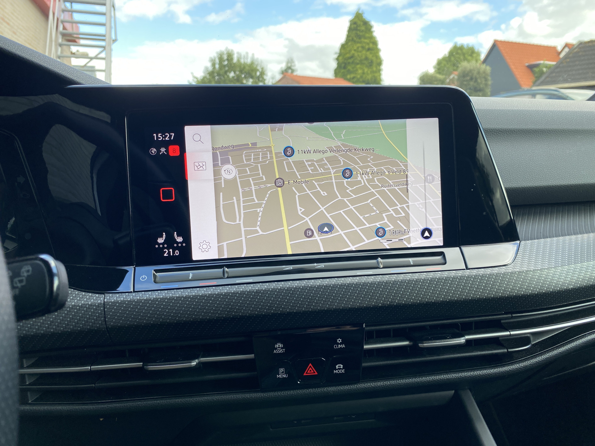 Volkswagen Golf 1.5 eTSI R-Line AUT. | dealer onderh. | panoramadak | stoel-/stuurverw. | keyless | trekhaak | carplay