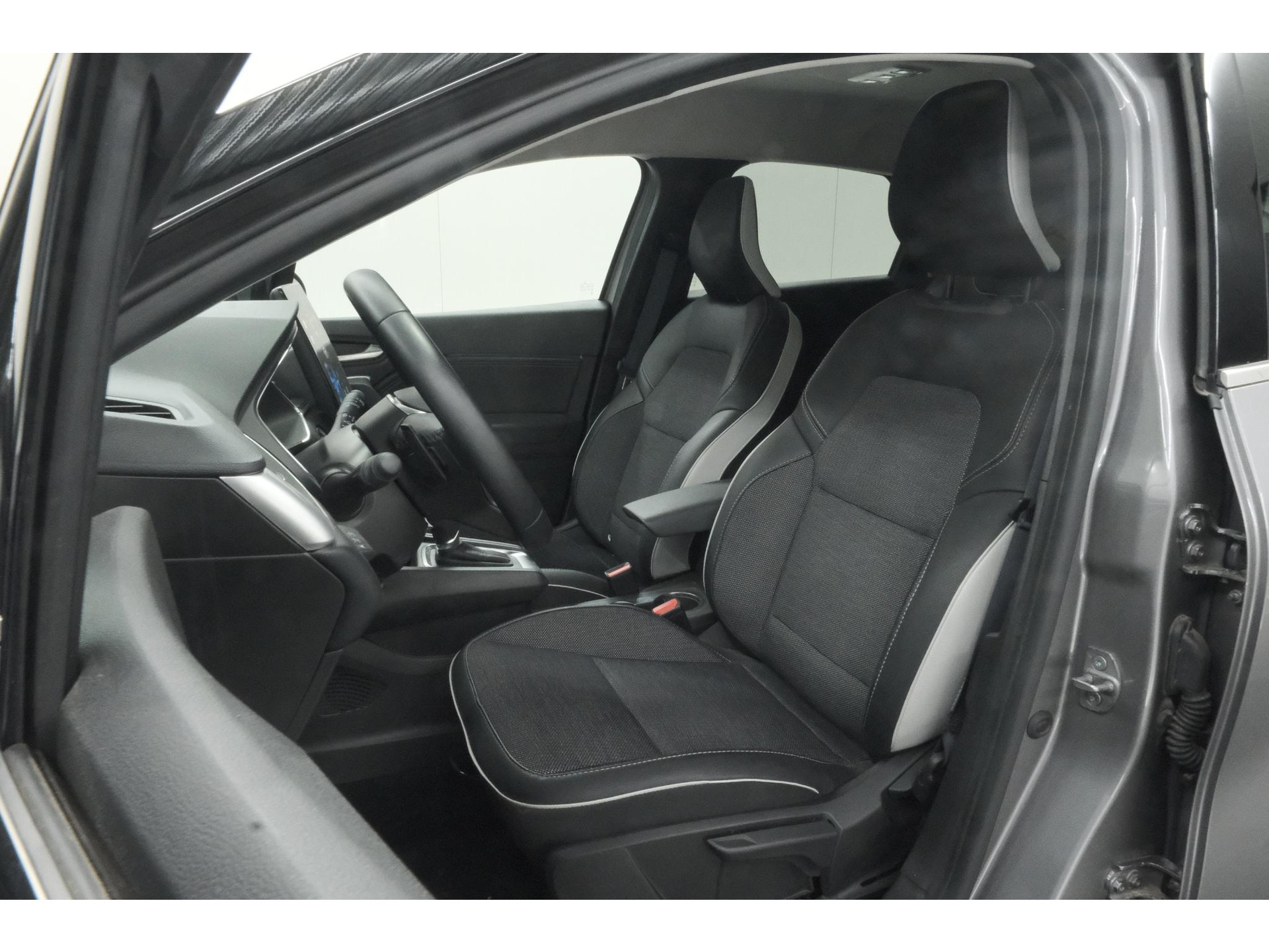 Renault Captur Mild Hybrid 140 EDC Techno | 360 Camera | 9.3 Inch Navigatie | Apple Carplay | 18 Inch Lichtmetalen Velgen