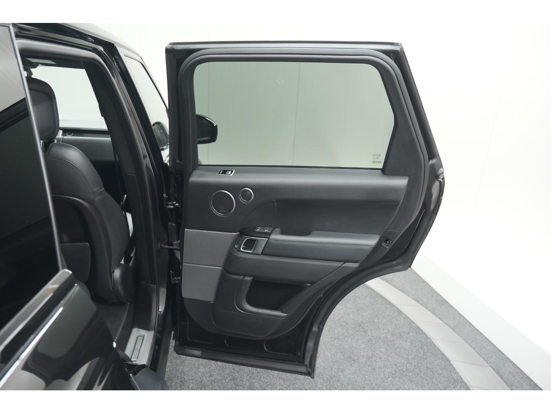 Land Rover Range Rover Sport 3.0 SDV6 HSE Dynamic 3500kg trekgewicht - BTW - Zwart/Zwart