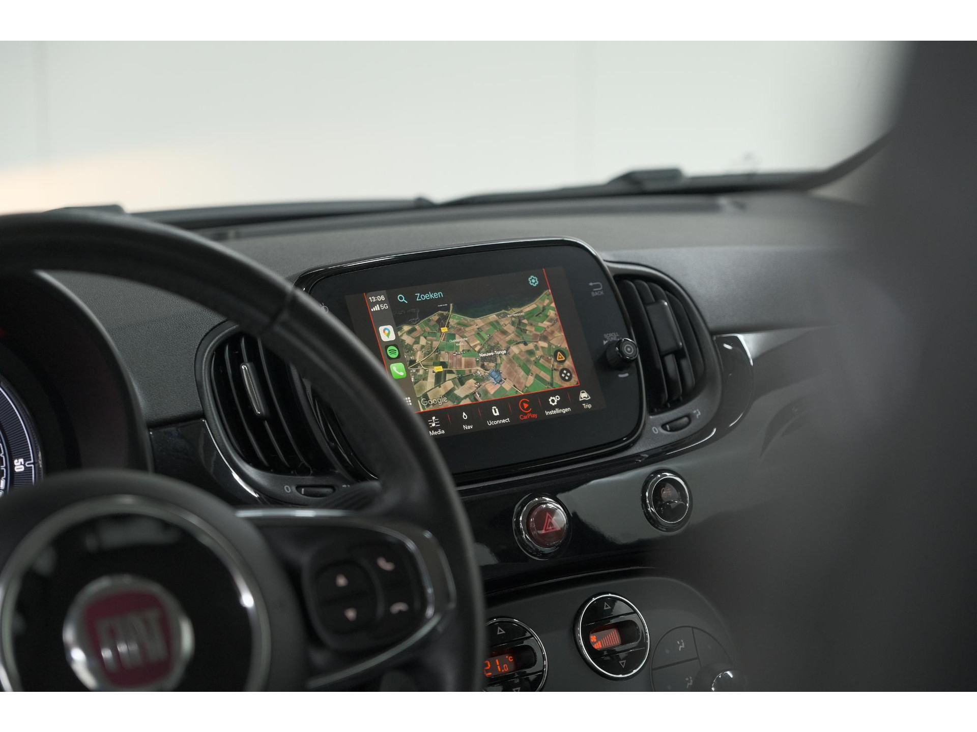 Fiat 500 C TwinAir Turbo Lounge | Parkeersensoren | Climate control | Cruise control | Apple Carplay