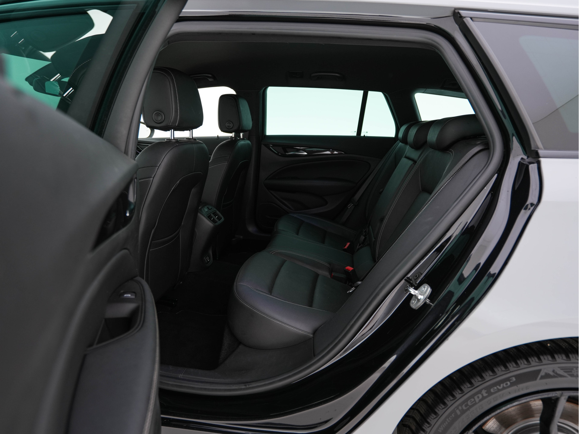 Opel Insignia Sports Tourer 2.0 Turbo GS-Sport-Line Aut. *FULL-LEATHER | BOSE-SOUND | HEAD-UP | ADAPT.CRUISE | FULL-LED | MEMORY-PACK | SPORT/HEATED/COOLED/MASSAGE-SEATS  | NAVI-FULLMAP | GREY-WRAPPED | KEYLESS | CAMERA | CARPLAY | LANE-ASSIST