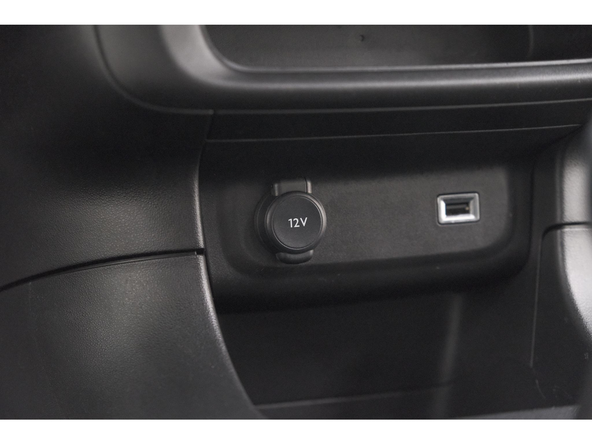 Citroen C3 PureTech 82 Feel Edition | Apple Carplay | Parkeersensoren | Navigatie | Climate Control | 16 Inch Velgen