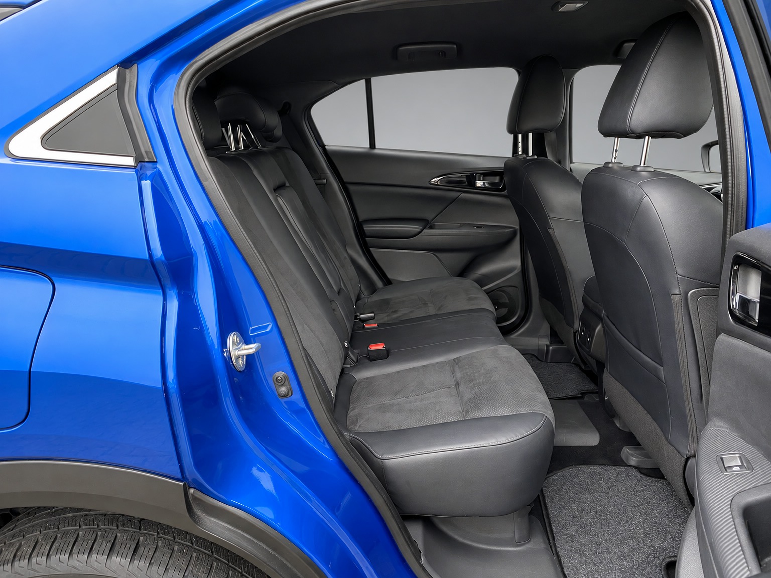Mitsubishi Eclipse Cross 2.4 PHEV Instyle 4WD 188 pk AUT. | 1e eigenaar | navigatie | stoel-stuurverwarming | leder/alcantara interieur