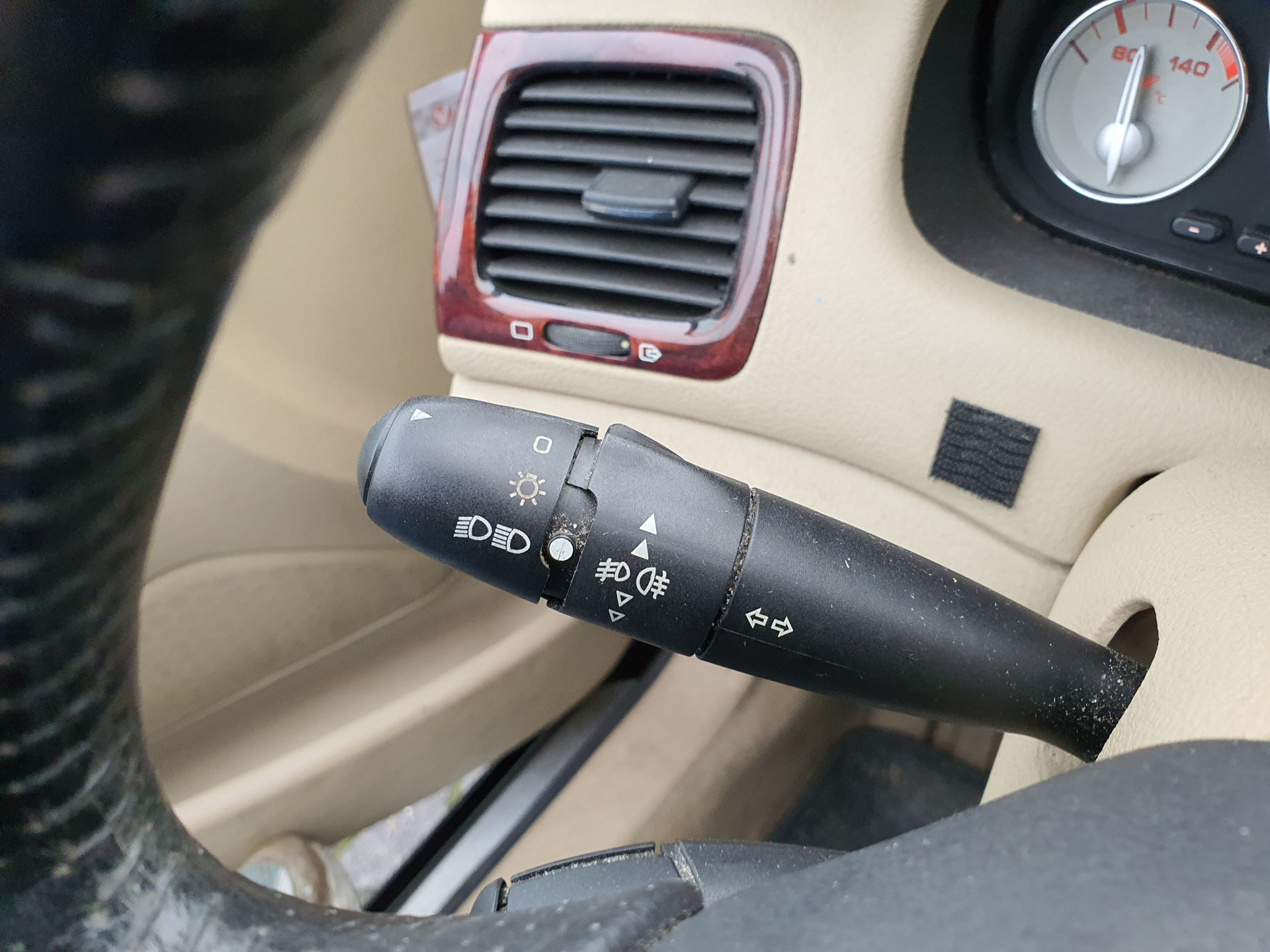 Peugeot 607 2.7 HDiF Executive Ivoire-Pack Aut. *PANO | XENON | NAPPA-FULL-LEATHER | NAVI-FULLMAP | CRUISE | MEMORY-PACK | HEATD-COMFORTSEATS | TOWBAR | HEATED-SEATS | 17"ALU*