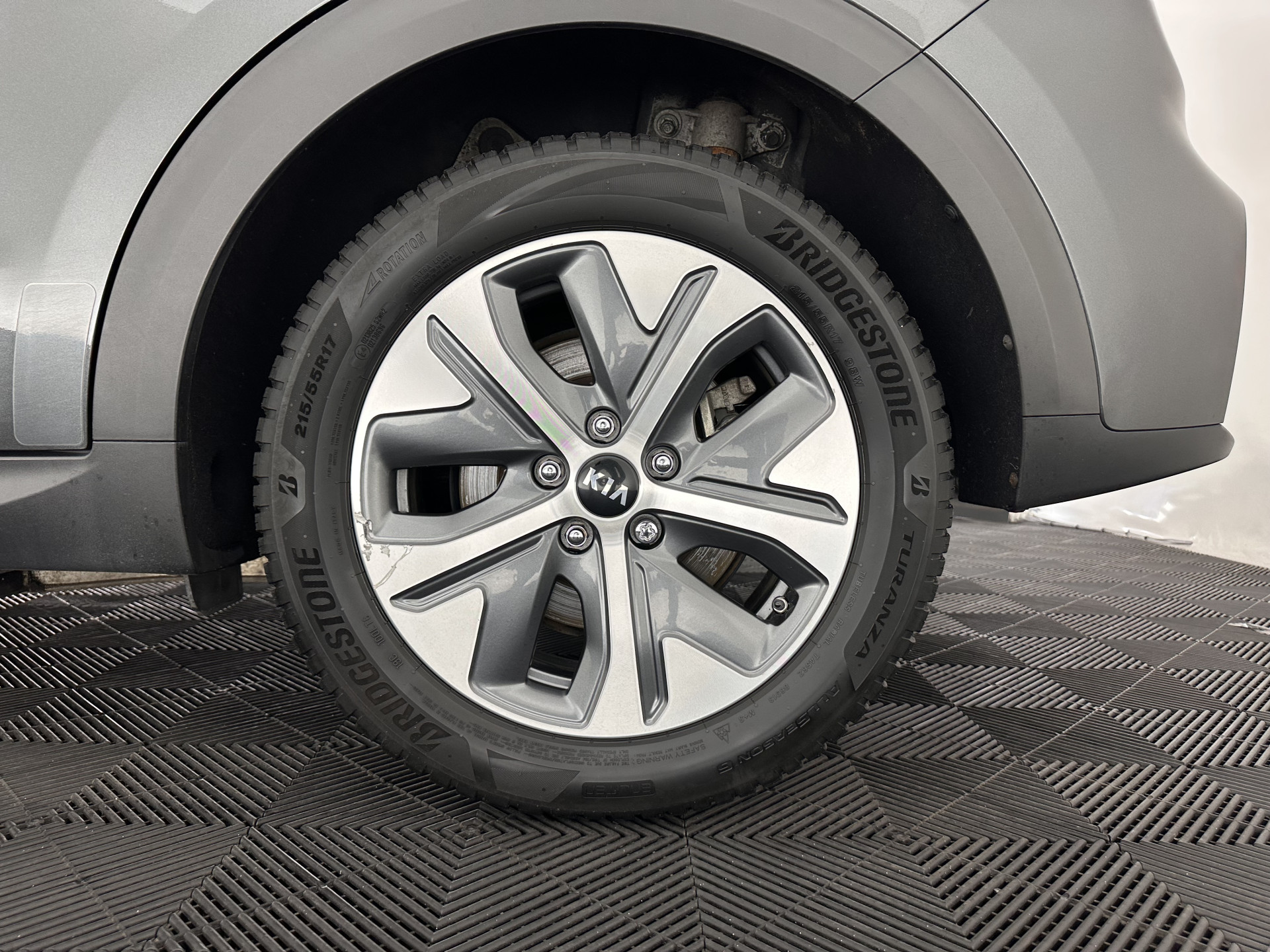 Kia e-Niro ExecutiveLine 64 kWh [ 3-Fase ] Aut. *PANO | LUXURY-LEATHER | JBL-AUDIO | FULL-LED | NAVI-FULLMAP | DAB | ADAPTIVE-CRUISE | CAMERA | MEMORY-PACK | LANE-ASSIST | CCS-FASTLOADER | KEYLESS | DIGI-COCKPIT | TOWBAR | 17"ALU*