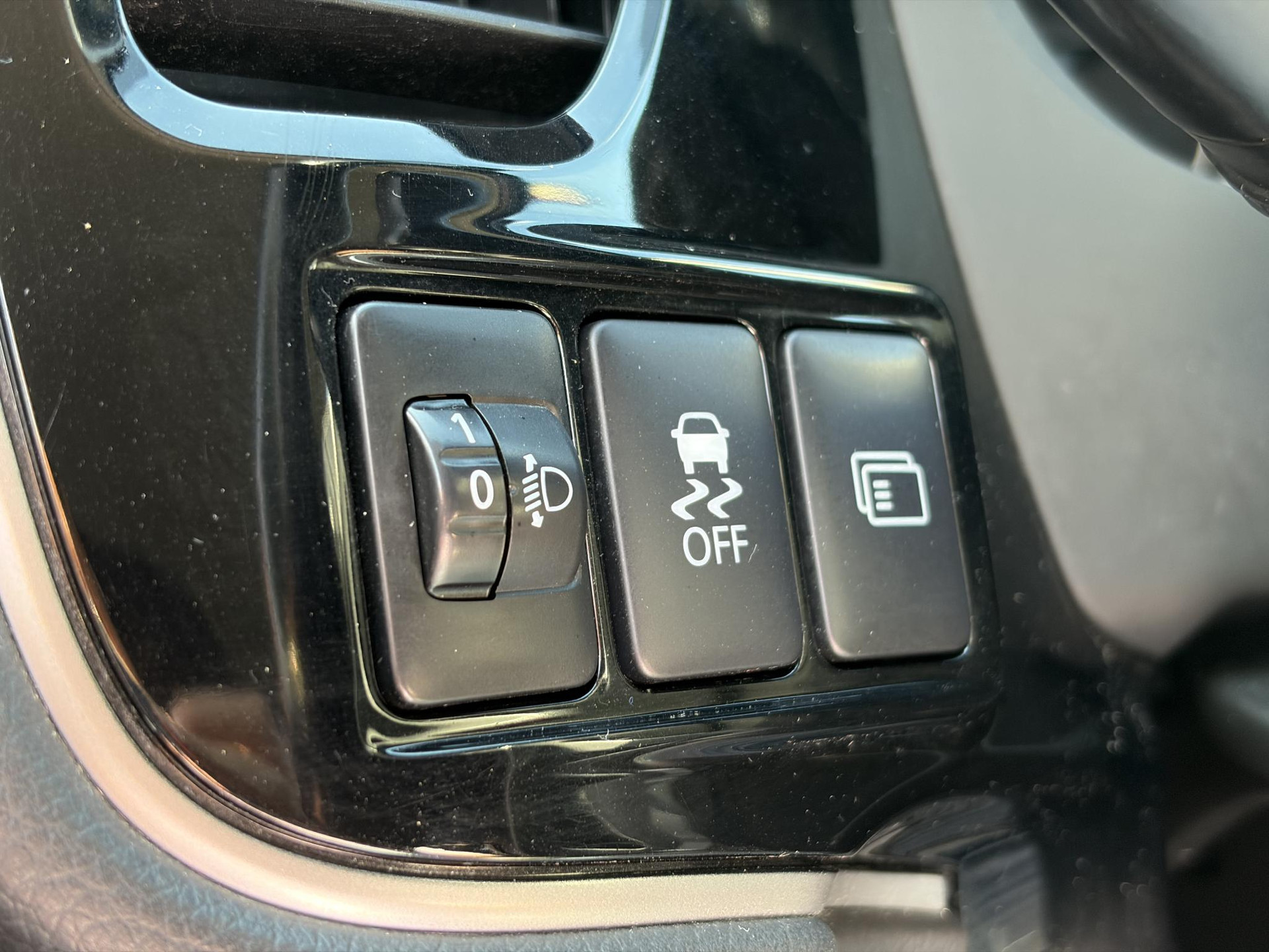 Mitsubishi Outlander 2.0 PHEV Business Edition SOH 73%,Trekhaak,Navi,Camera,Keyless,Halfleder,Clima,Cruise,Lm velgen,N.A.P,Apk tot 04-2027