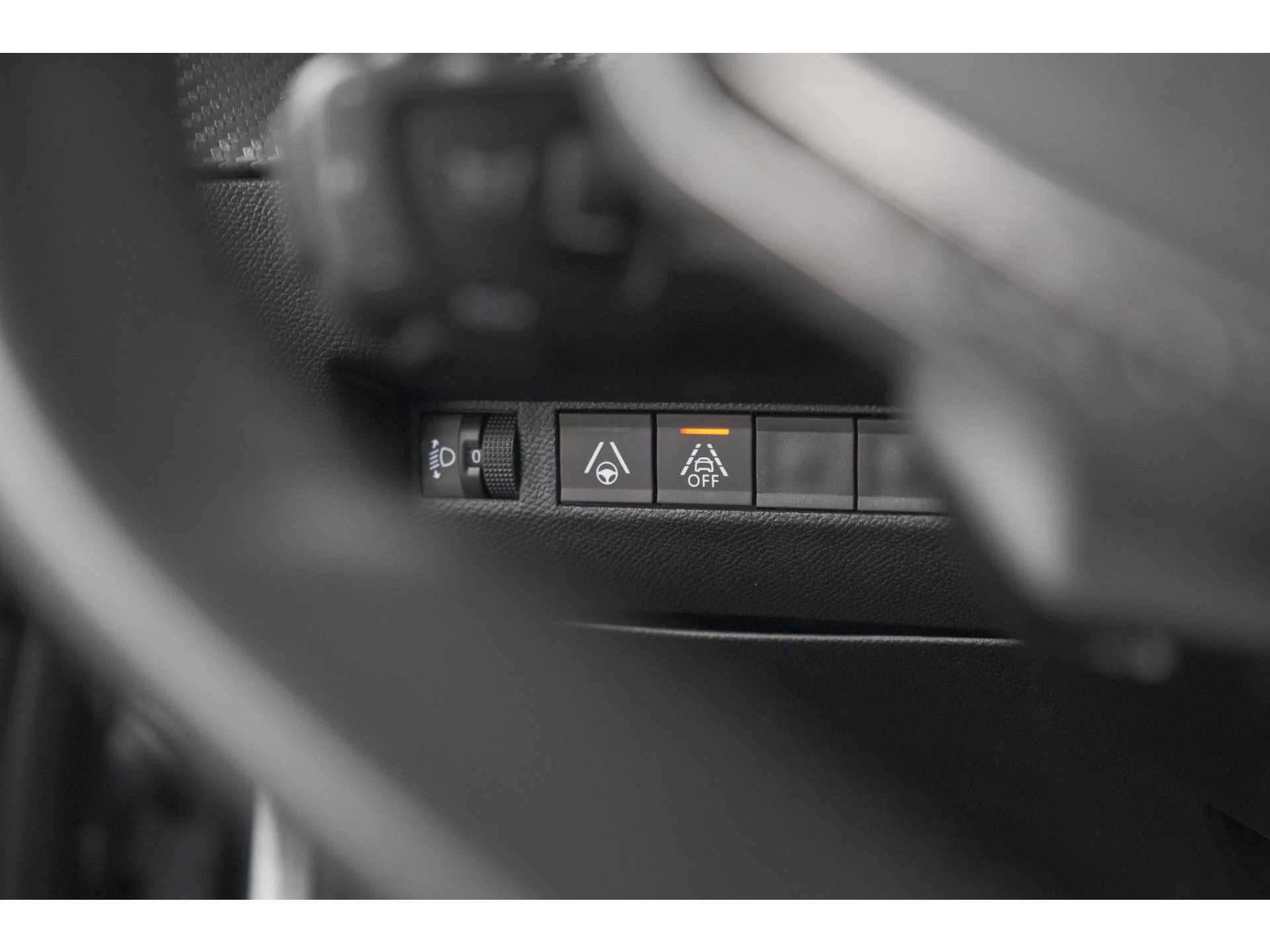 Peugeot 2008 PureTech 130 EAT8 Allure Pack | Stoelverwarming | Adaptieve Cruise Control | Camera