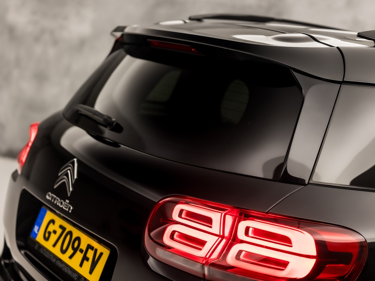 Citroën C5 Aircross 1.6 PureTech Sport 181Pk Automaat (APPLE CARPLAY, GROOT NAVI, 360 CAMERA, LM VELGEN, TREKHAAK, SPORTSTOELEN, KEYLESS, ADAPTIVE CRUISE, NIEUWSTAAT)