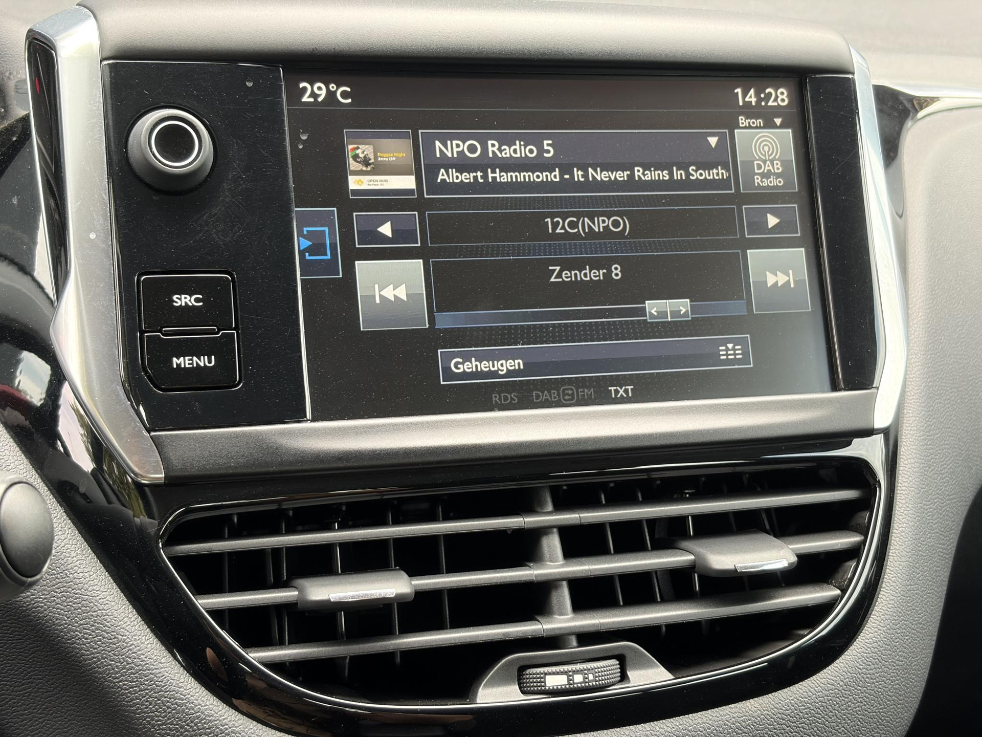 Peugeot 208 1.2 PureTech Blue Lion ✓D-riem vv in 2025✓1e Eigenaar✓Navi✓Carplay✓Trekhaak✓Recent beurt gehad✓Airco✓Cruise✓5 Deurs✓Pdc✓N.A.P✓Apk tot 03-2027