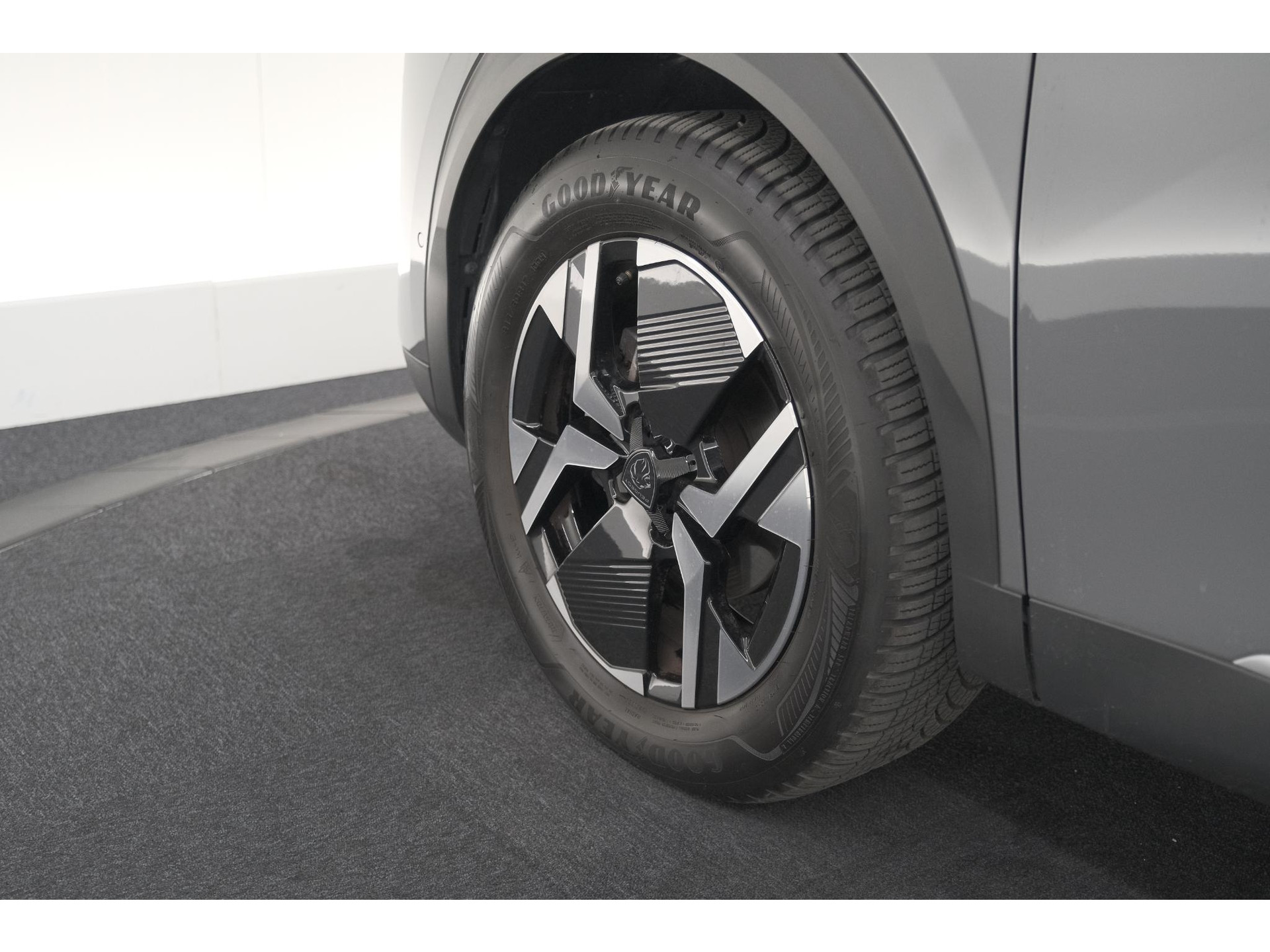 Peugeot 2008 PureTech 100 Allure | Allseason Banden | 360 Camera | Adaptieve Cruise Control | Dodehoekdetetie | Navigatie