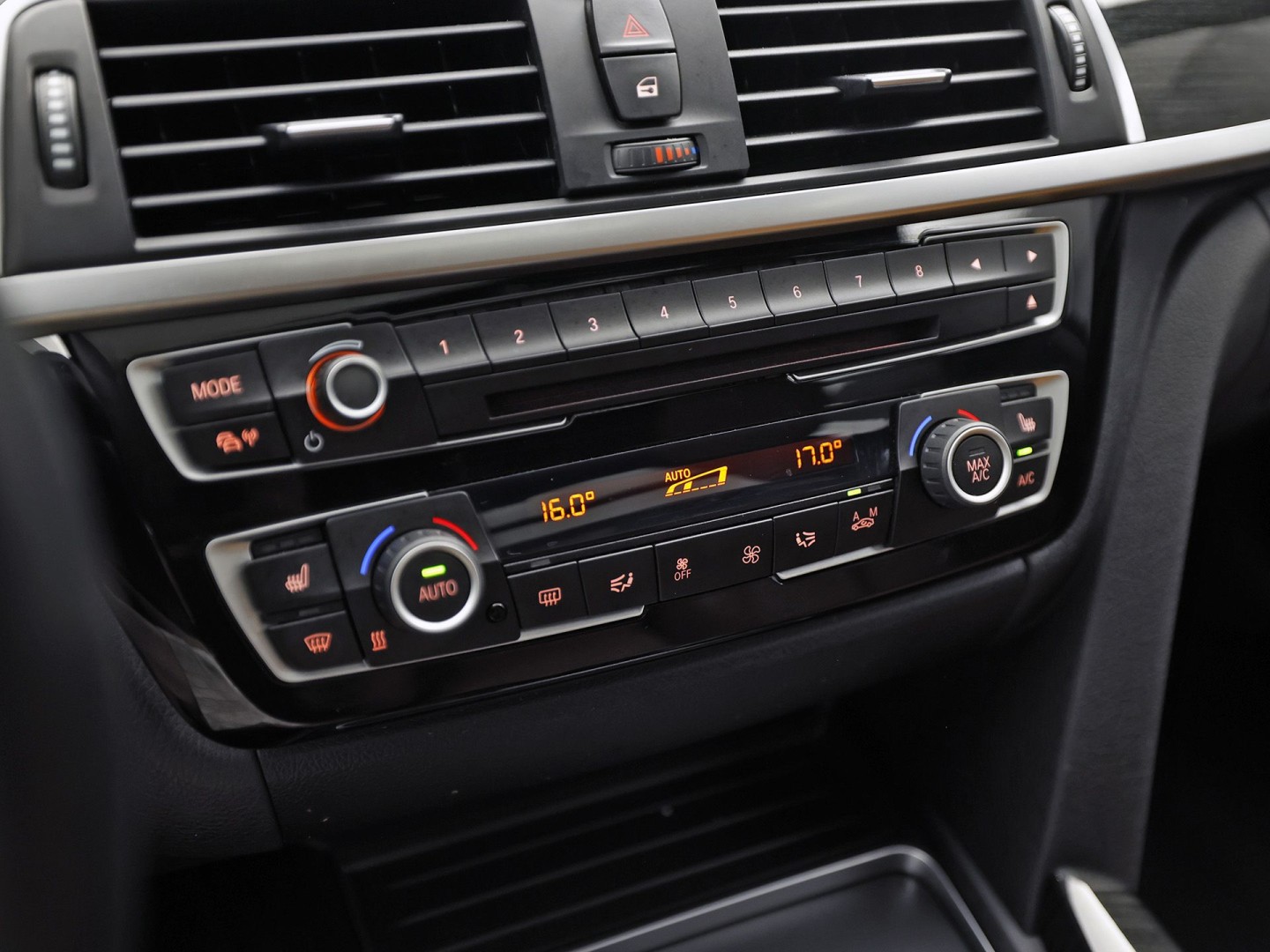 BMW 3 Serie 318i M Sport Automaat (PANORAMADAK, M PAKKET, GROOT NAVI, COGNAC LEDER, STOELVERWARMING, SPORTSTOELEN, VIRTUAL COCKPIT, PARKEERSENSOREN, GETINT GLAS, NIEUWSTAAT)