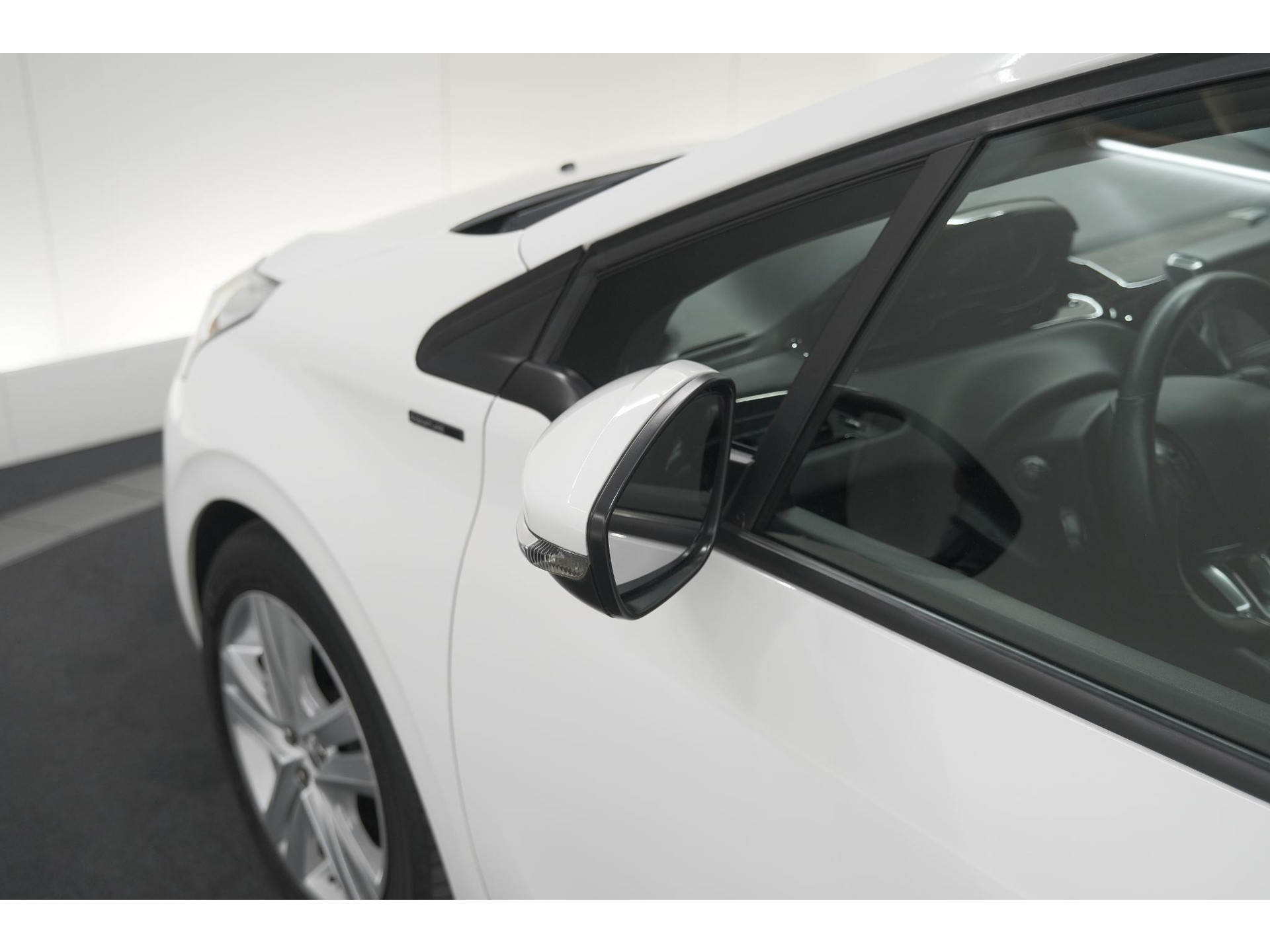 Peugeot 208 PureTech 82 Signature | Parkeersensoren | Apple Carplay | Pack Connect | Armsteun