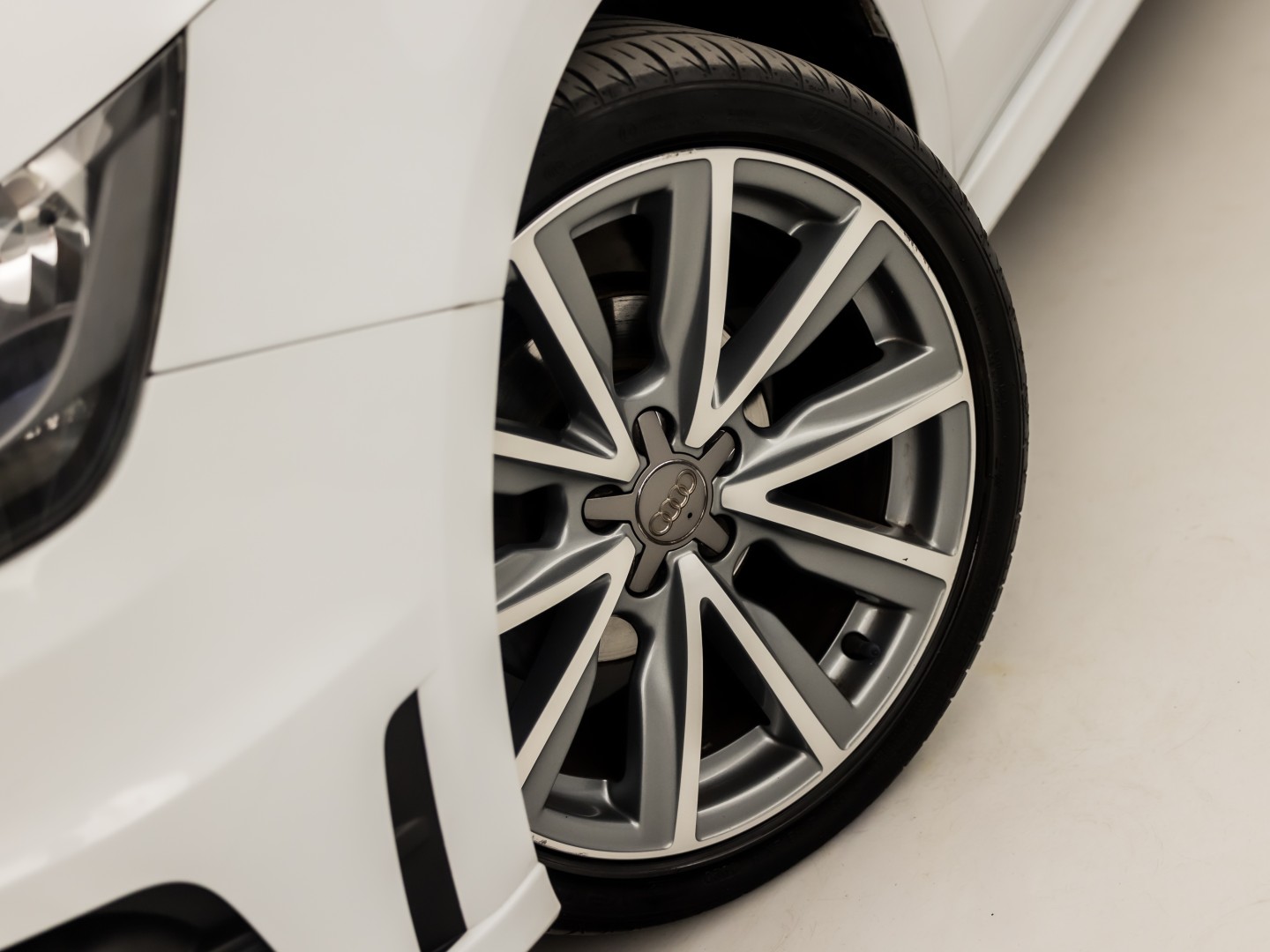 Audi A1 Sportback 1.2 TFSI S-Line Sport (NAVIGATIE, 5 DEURS, PARKEERSENSOREN, CRUISE, SPORTSTOELEN, LED ACHTERLICHTEN, BLUETOOTH, NIEUWE APK, NIEUWSTAAT)