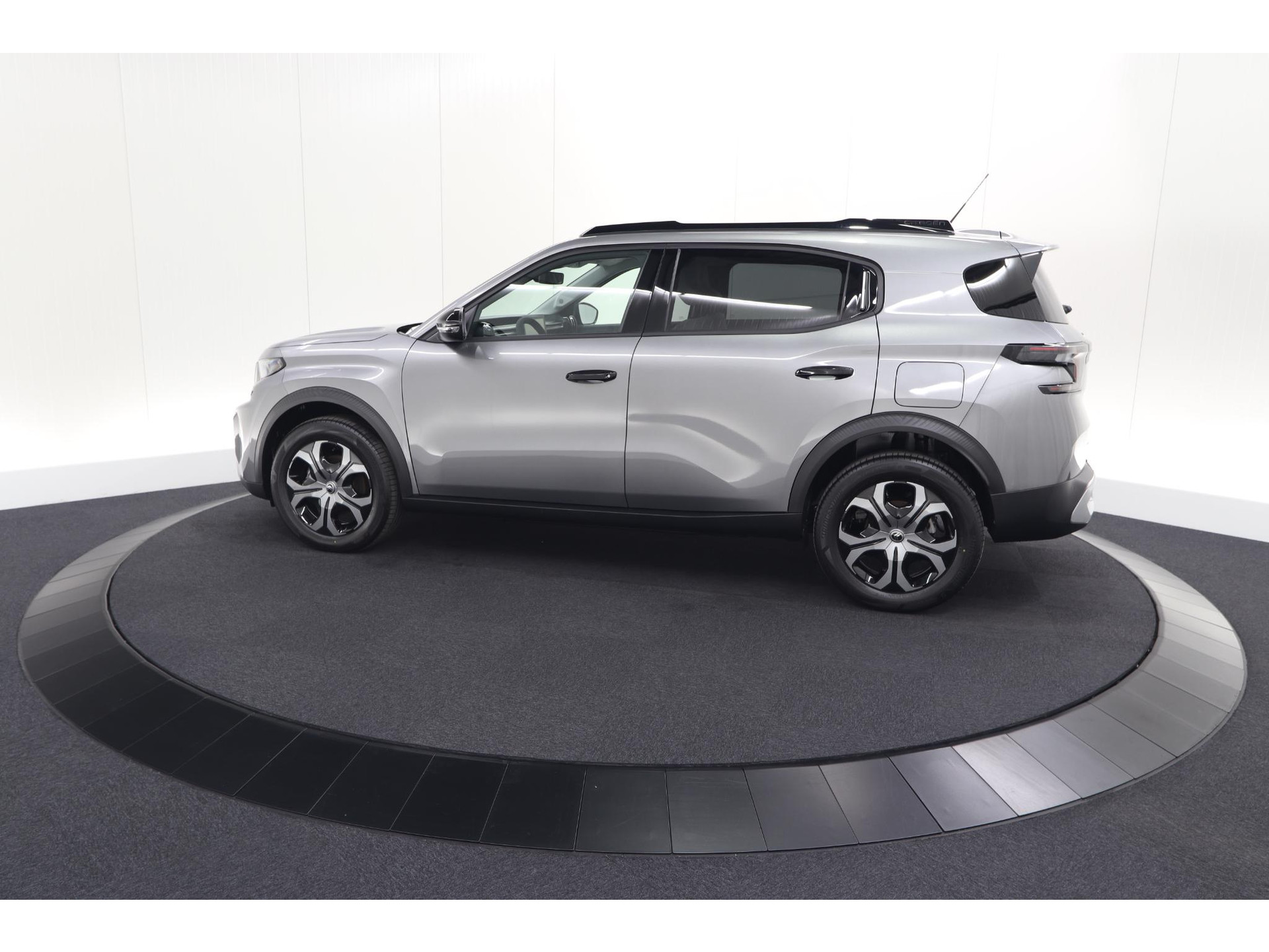 Citroen Ë-C3 Aircross Plus 113pk Extended Range 54 kWh | 11 KW Lader | Camera | Apple CarPlay | Parkeersensoren