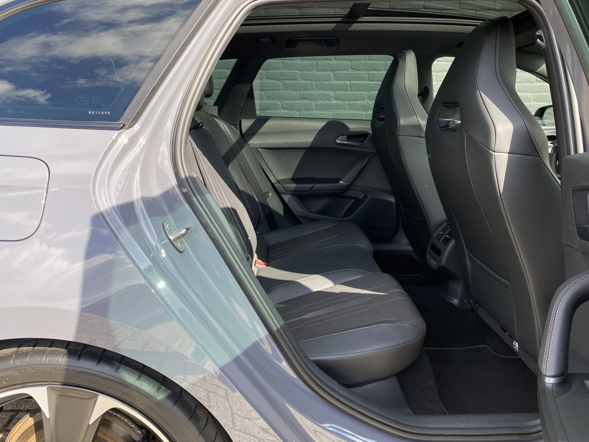 CUPRA Leon Sportstourer 1.4 e-Hybrid VZ Performance 245 pk | 1e eigenaar | dealer onderh. | panoramadak | elektr. a. klep | kuipstoelen