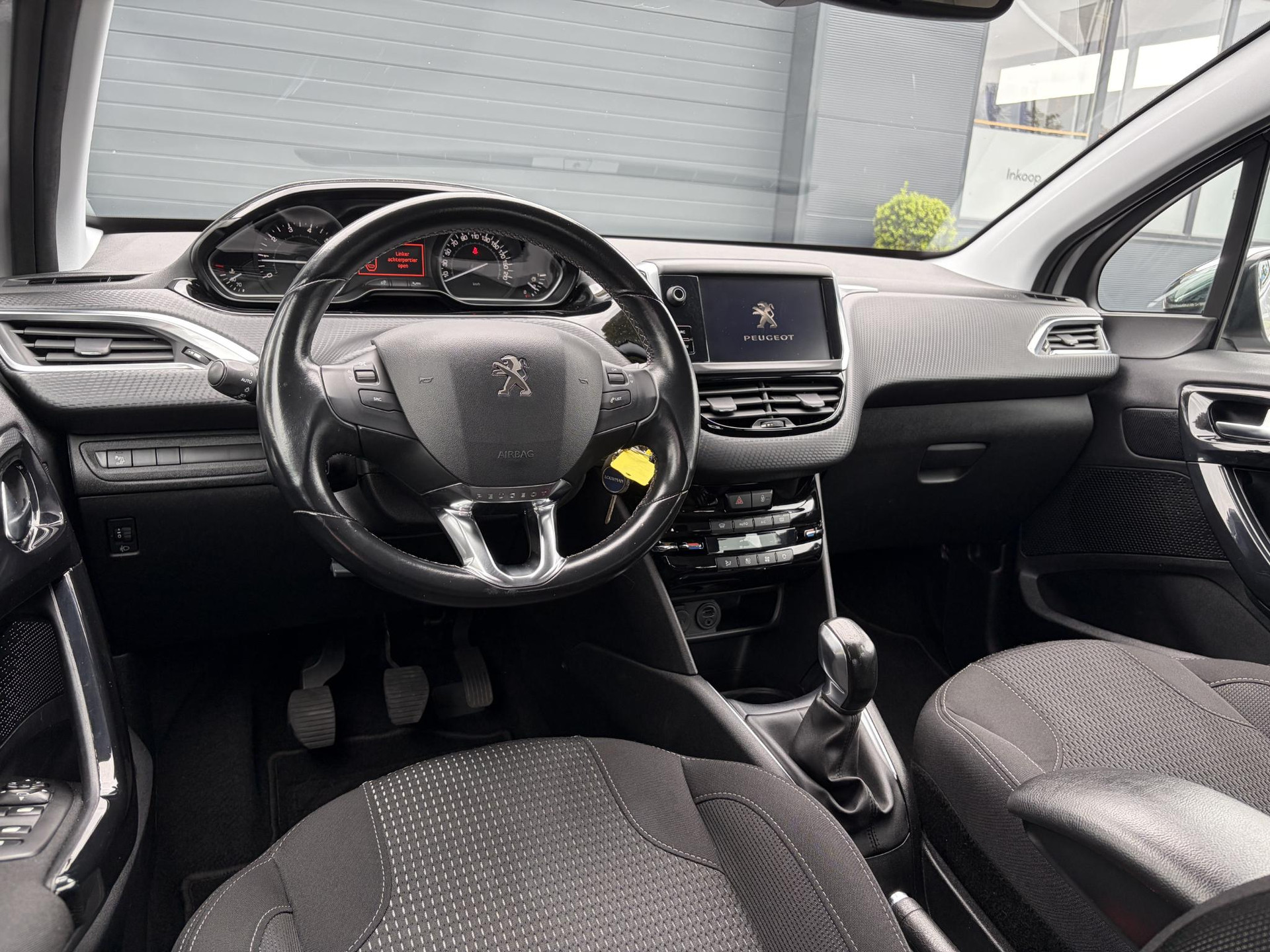 Peugeot 208 1.2 PureTech Blue Lease Executive ✓Dealer Onderhouden✓2e Eigenaar✓Navi✓Carplay✓Clima✓Cruise✓Pdc✓5 Deurs✓16'' Lm velgen✓N.A.P✓Apk tot 09-2027