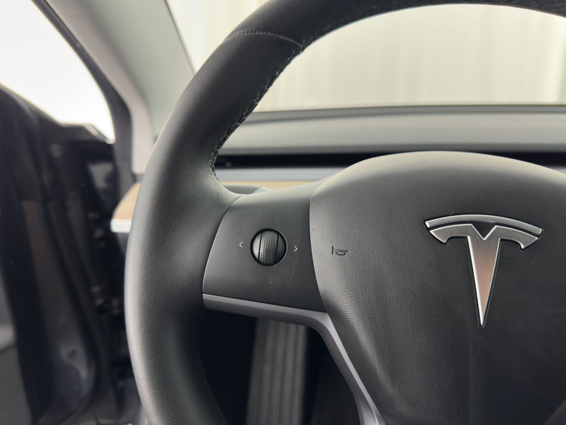 Tesla Model 3 Standard RWD Plus 60 kWh [ 3-Fase ] {SOH-88%} (INCL-BTW) Aut. *PANO | AUTO-PILOT | LEATHER | KEYLESS | FULL-LED | MEMORY-PACK | SURROUND-VIEW | DAB | CARPLAY | DIGI-COCKPIT | LANE-ASSIST | COMFORT-SEATS | 18"ALU*